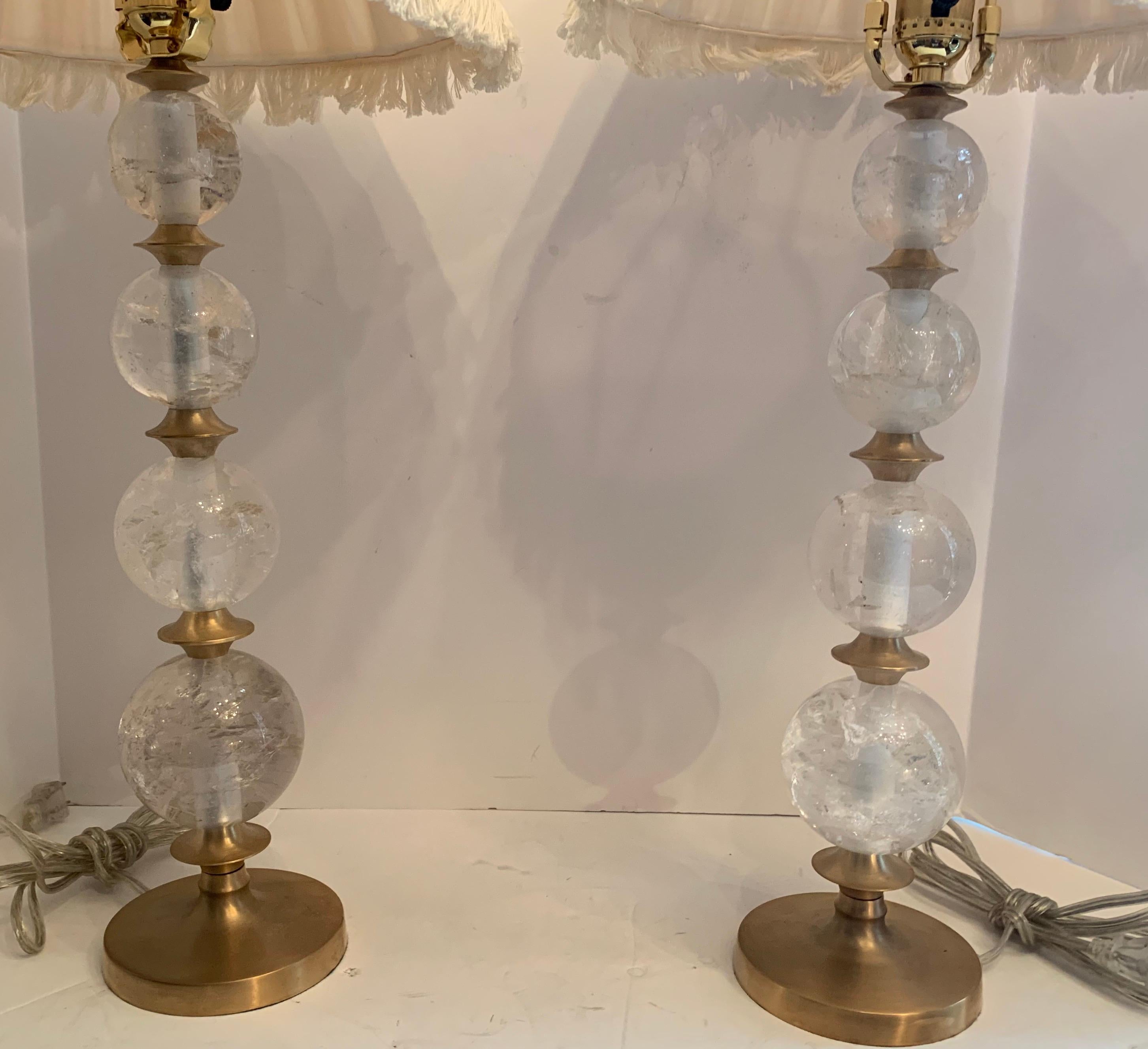 Mid-Century Modern Merveilleuse paire de lampes en cristal de roche bronze brossé Vaughan en vente