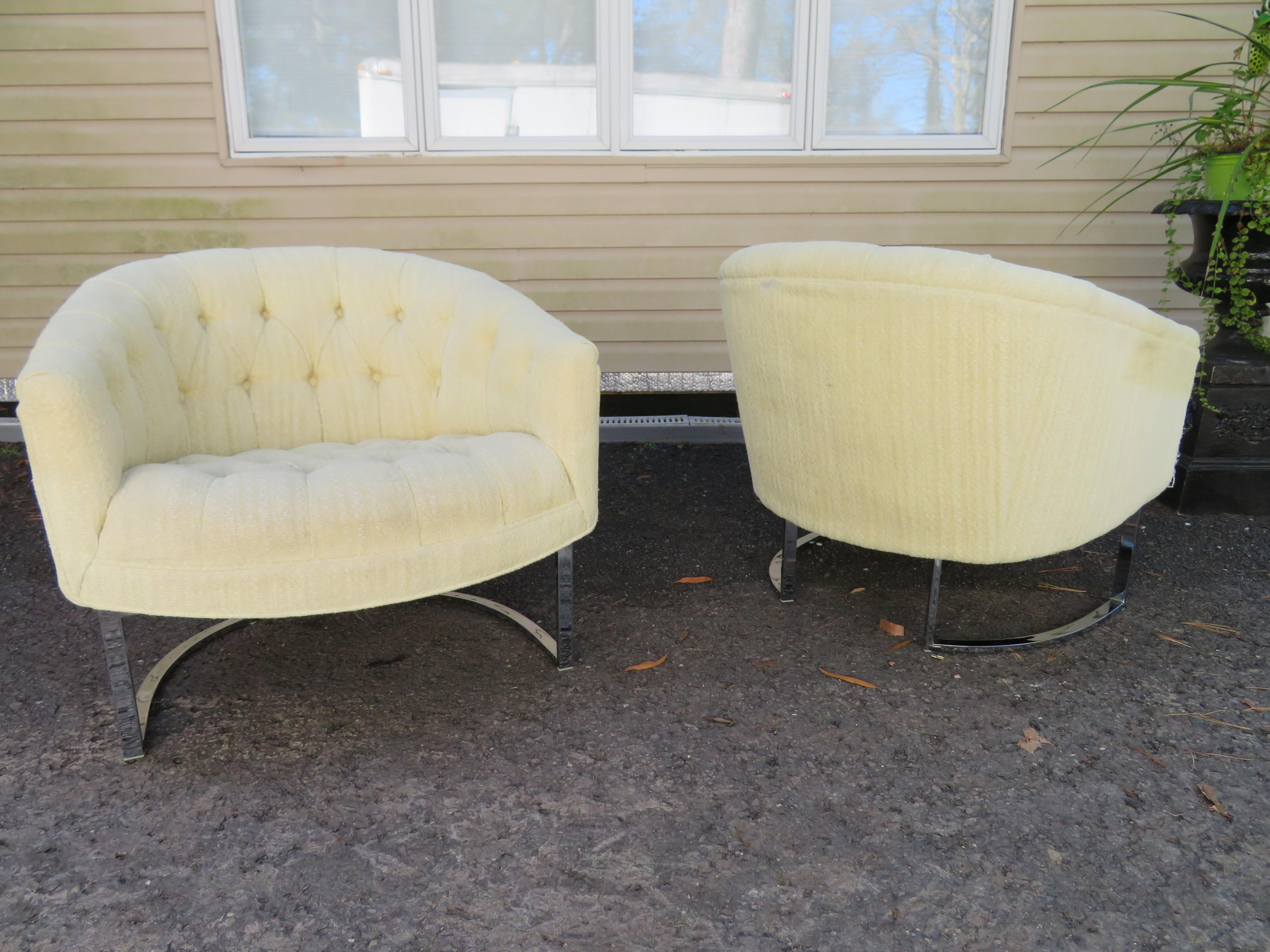 Mid-Century Modern Wonderful Pair of Milo Baughman Style Tufted Barrel Back Chrome Tub Chairs For Sale
