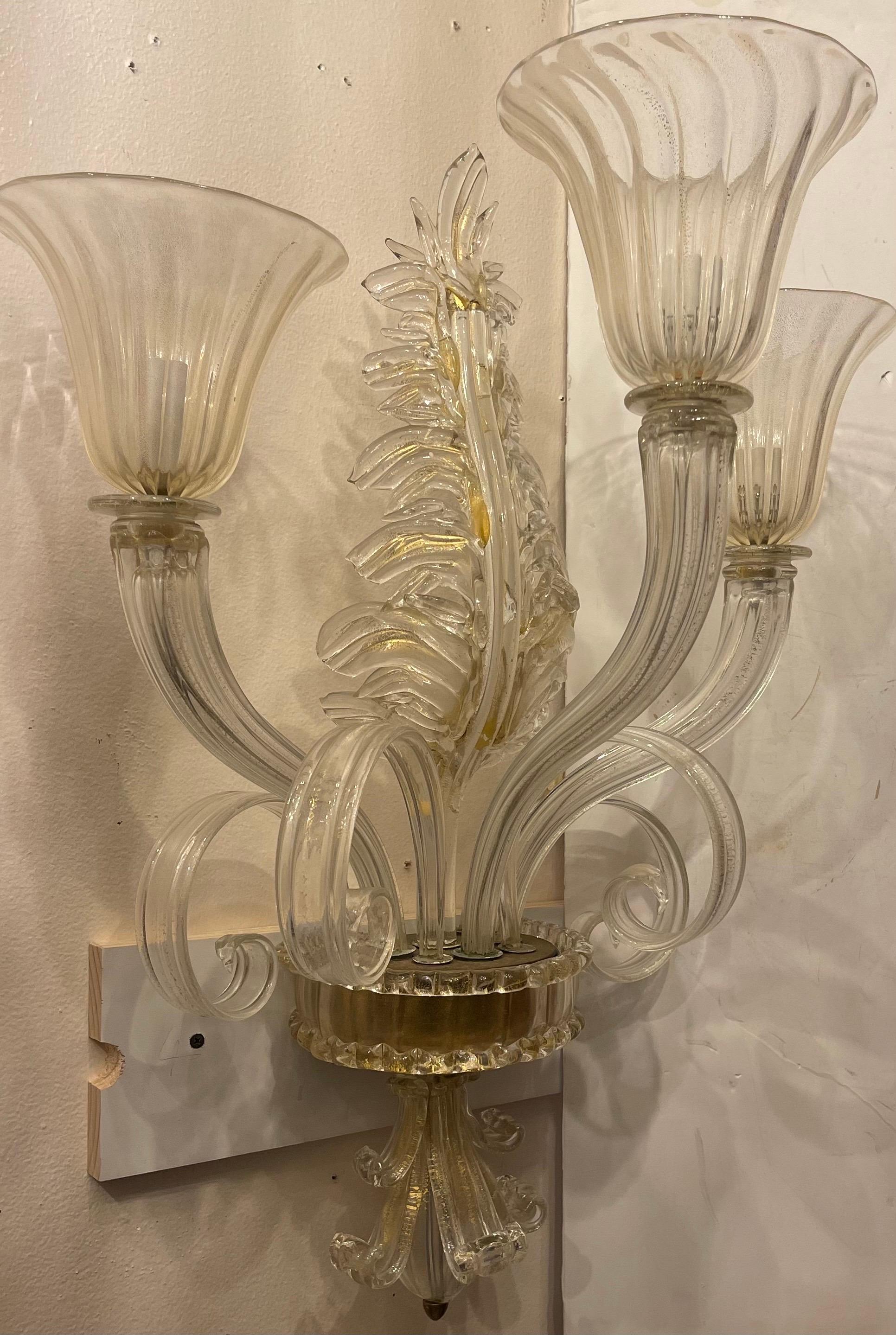 Mid-Century moderno Meravigliosa coppia di lampade a tre bracci in vetro soffiato d'oro di Murano Ercole Barovier in vendita