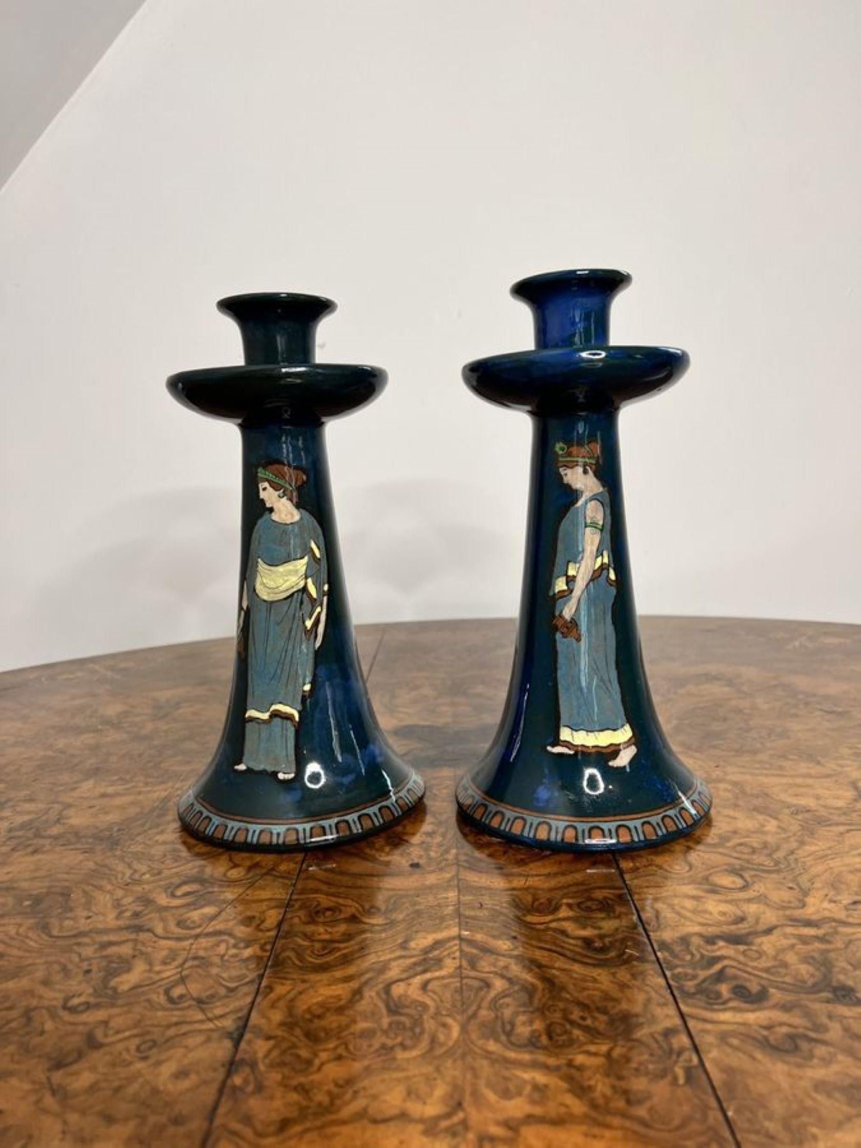 Wunderschönes Paar antiker Deko-Kerzenständer aus England aus England  (20. Jahrhundert) im Angebot