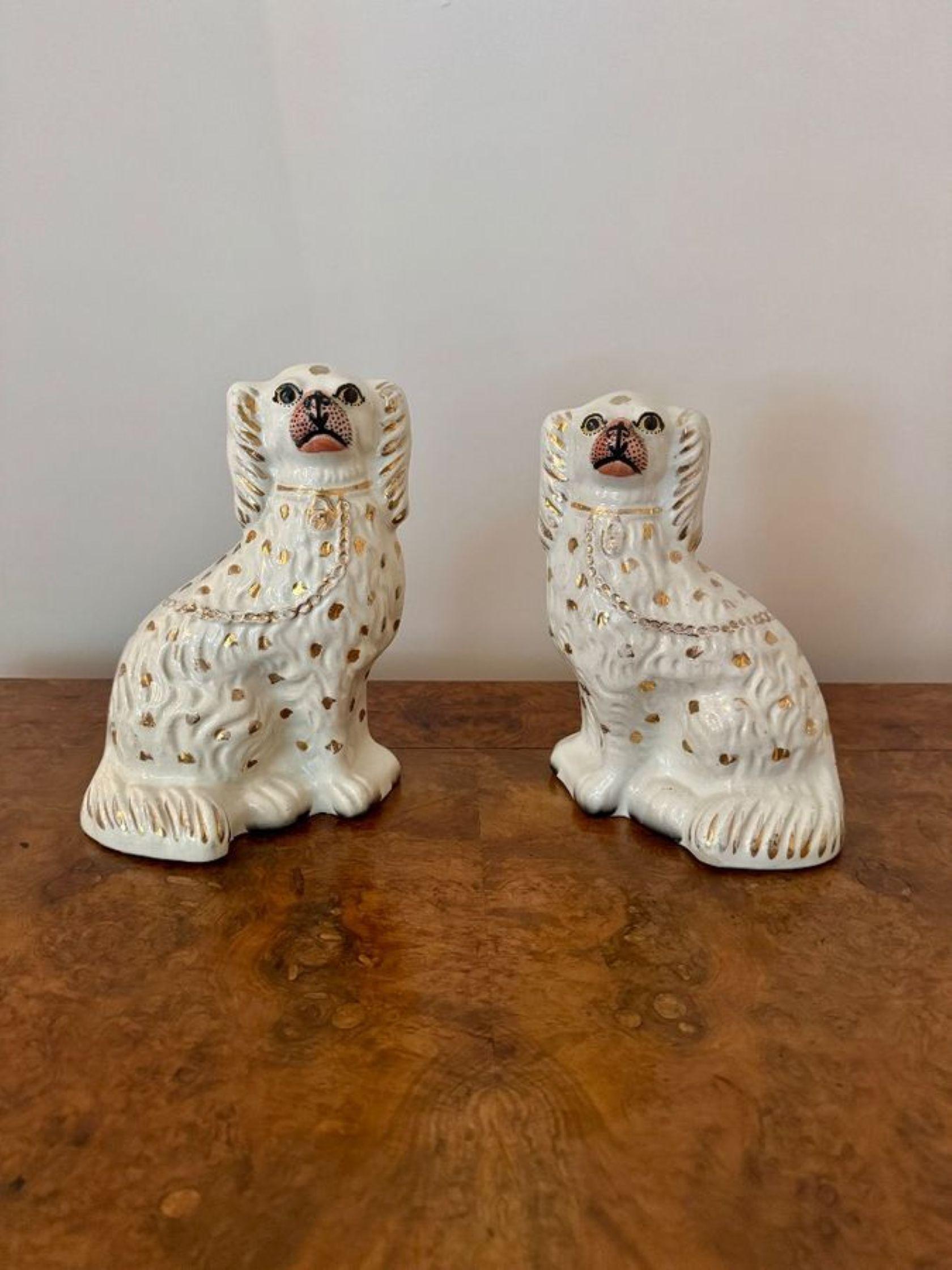 Merveilleuse paire d'anciens chiens Staffordshire de l'époque victorienne Bon état - En vente à Ipswich, GB