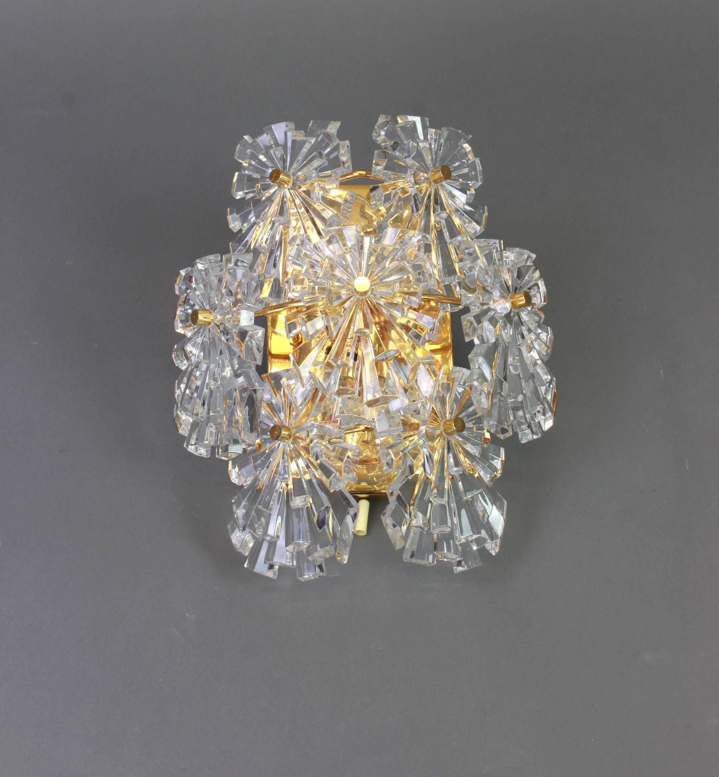 A stunning pair of golden sconces with crystal glasses, made by Kinkeldey, Germany, circa 1970-1979. It’s composed of Murano tear drop crystal glass pieces on gilded brass frame.

Best of the 1970s from Germany.

High quality and in very good