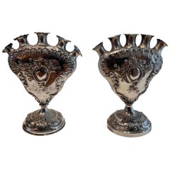 Merveilleuse paire de vases à bourgeons baroques européens en argent sterling 800