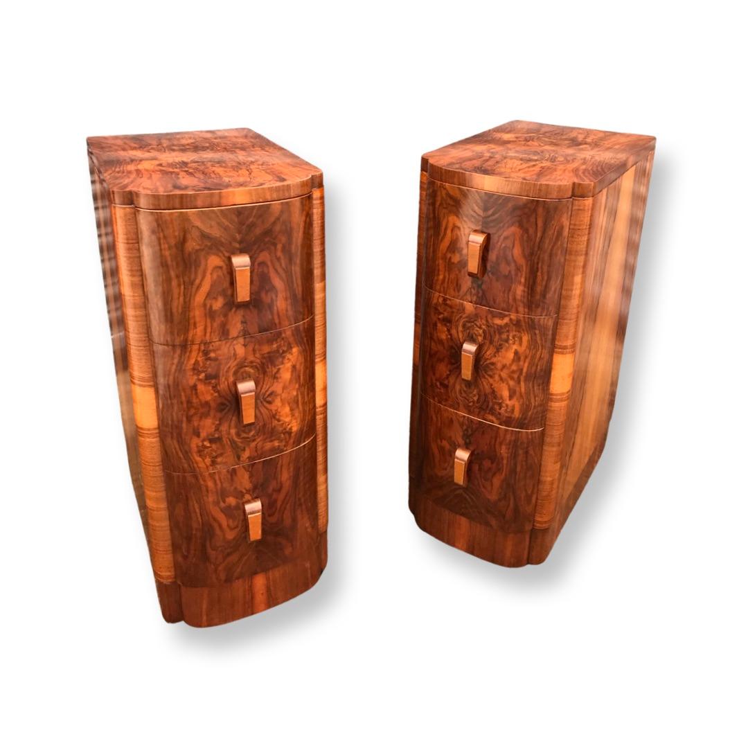 Wonderful Pair of  Figured Walnut Bow Fronted Bedside Cabinets / Nightstands 4