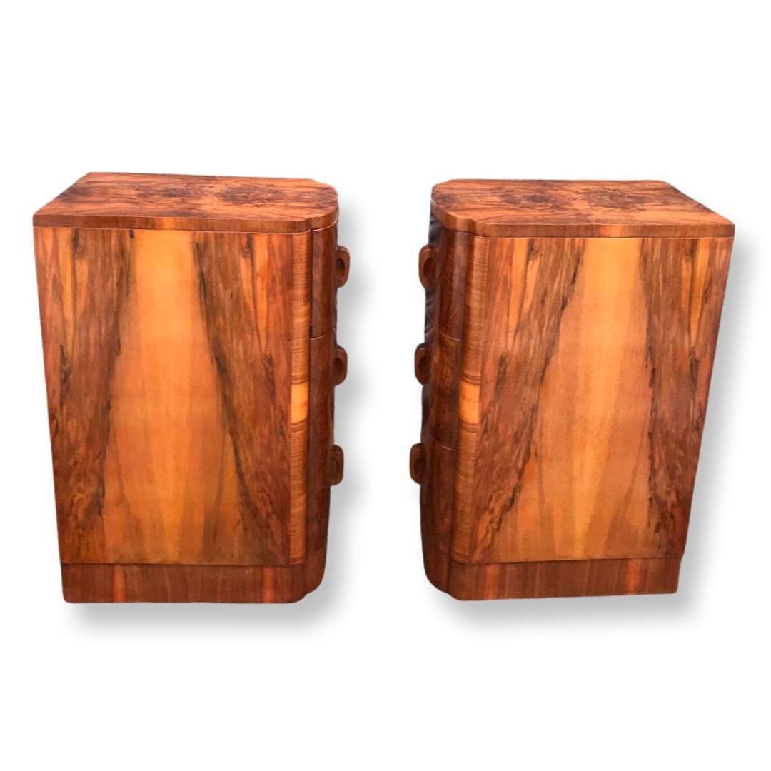 Wonderful Pair of  Figured Walnut Bow Fronted Bedside Cabinets / Nightstands 5