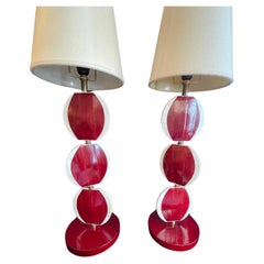 Wunderschönes Paar französische R&Y Augusti-Tischlampen aus roter Lederhaut aus der Mitte des Jahrhunderts
