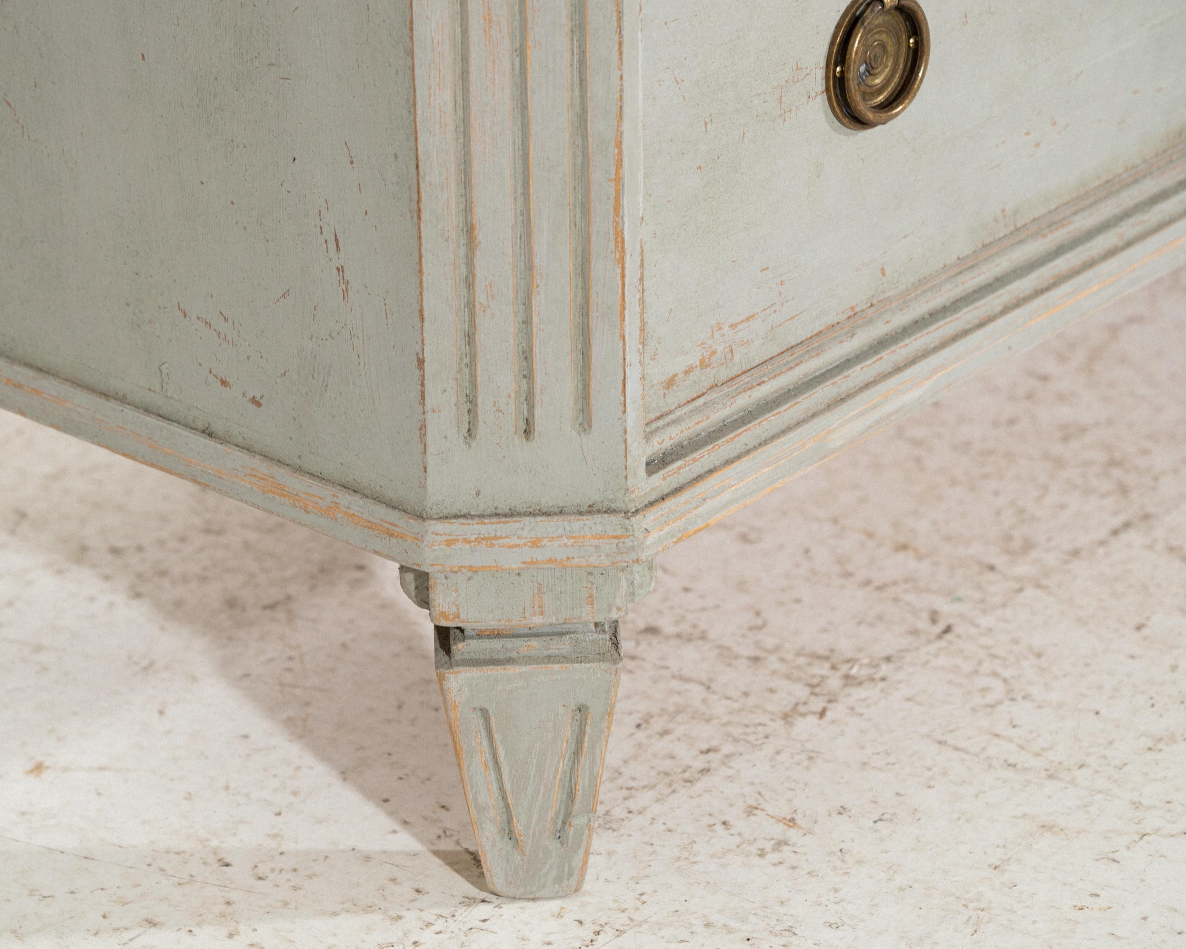 Wonderful pair of Gustavian style chests, circa 100 years old. For Sale 3