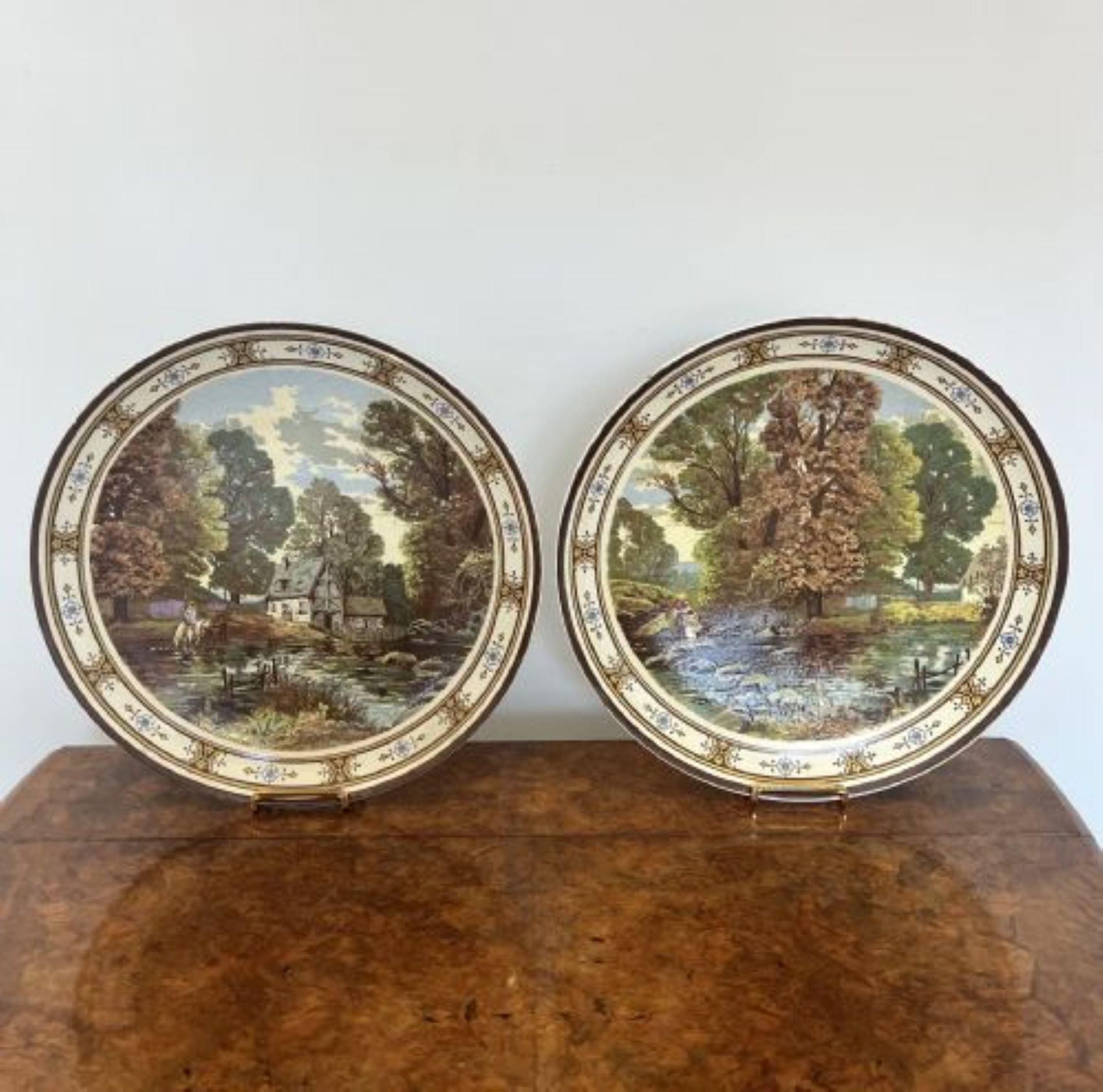Wonderful pair of large 19th century Minton Plates In Good Condition For Sale In Ipswich, GB