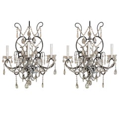 Merveilleuse paire de grandes appliques italiennes à trois lumières en forme de guirlande de cristal perlé