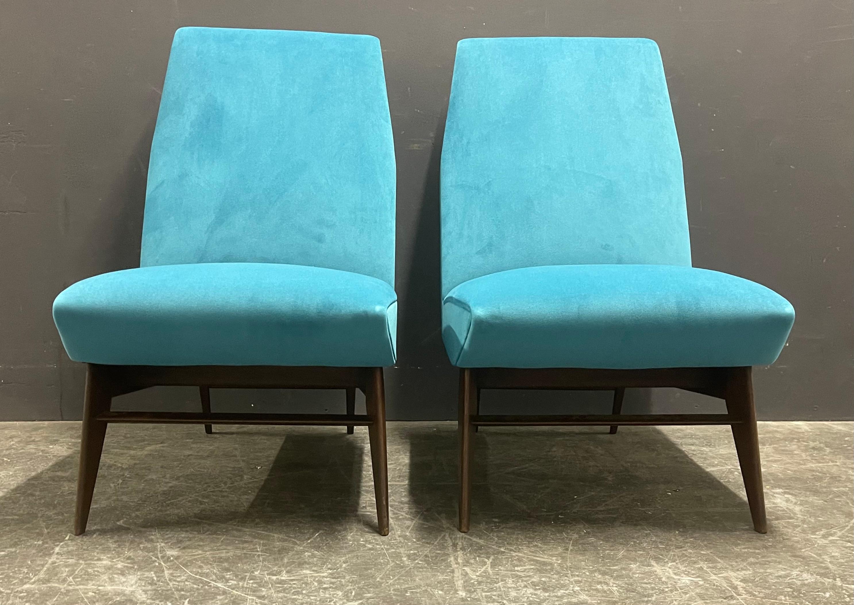 elegant pair of lounge chairs with wonderful shape. purchased in brazil and brought to europe in the early 70thies. 