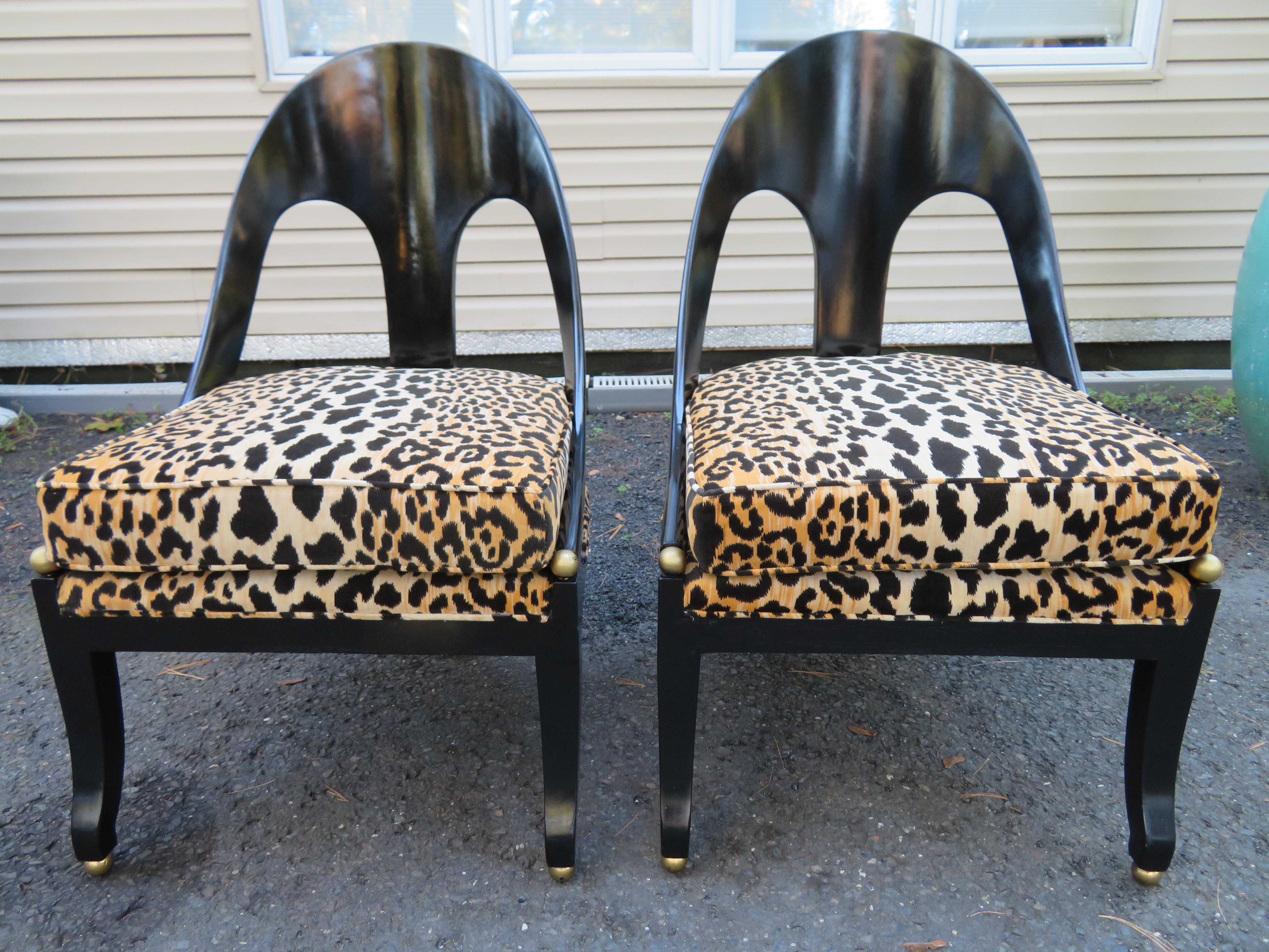 Merveilleuse paire de chaises néoclassiques à dossier cuillère Michael Taylor pour Baker en vente 6