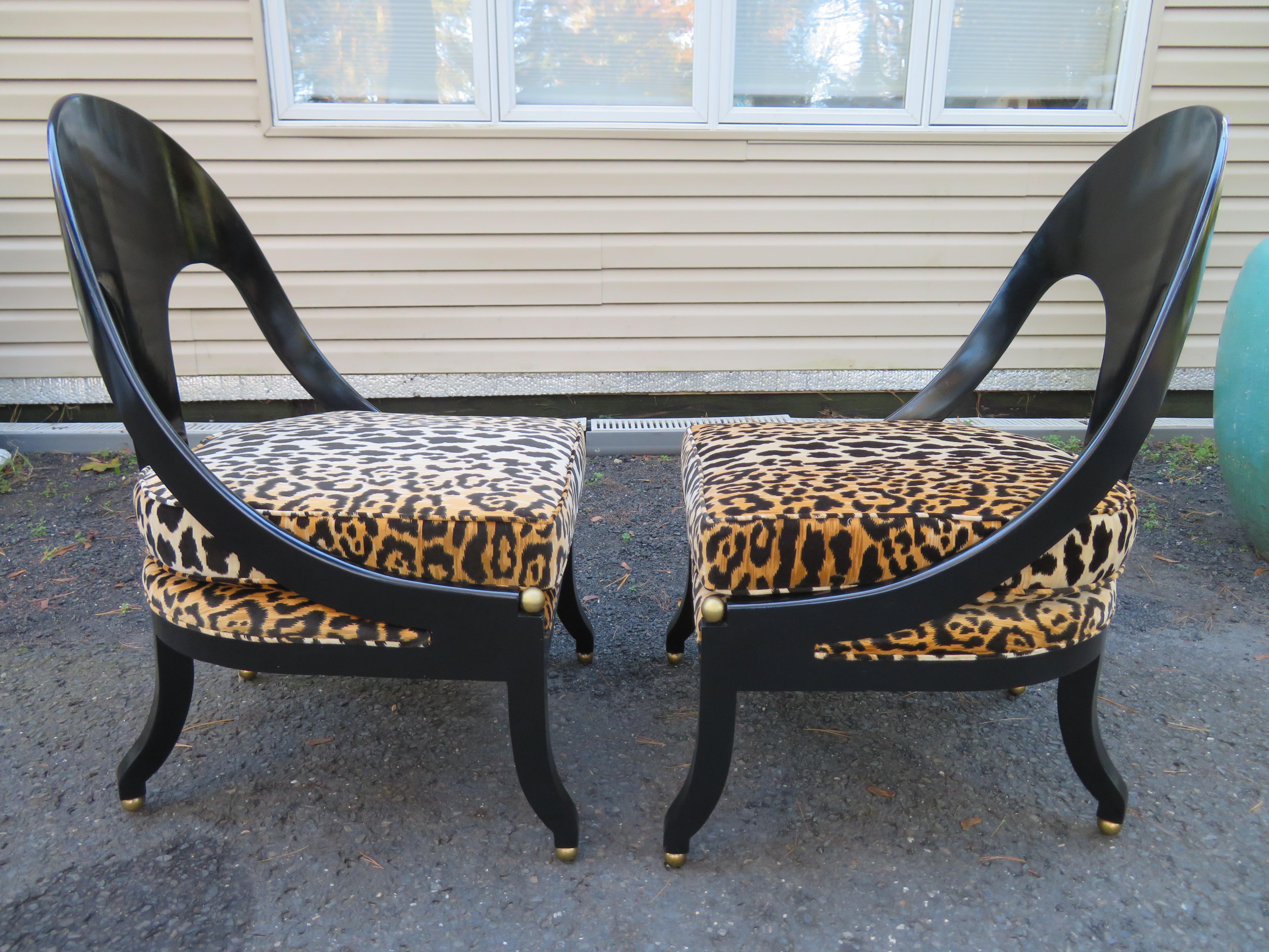 Wonderful pair of Michael Taylor for Baker spoon back neoclassical chairs. Wow, these vintage chairs are stunning in person, we love the original ebonized black finish in very nice condition. These chairs have been reupholstered in a wonderful