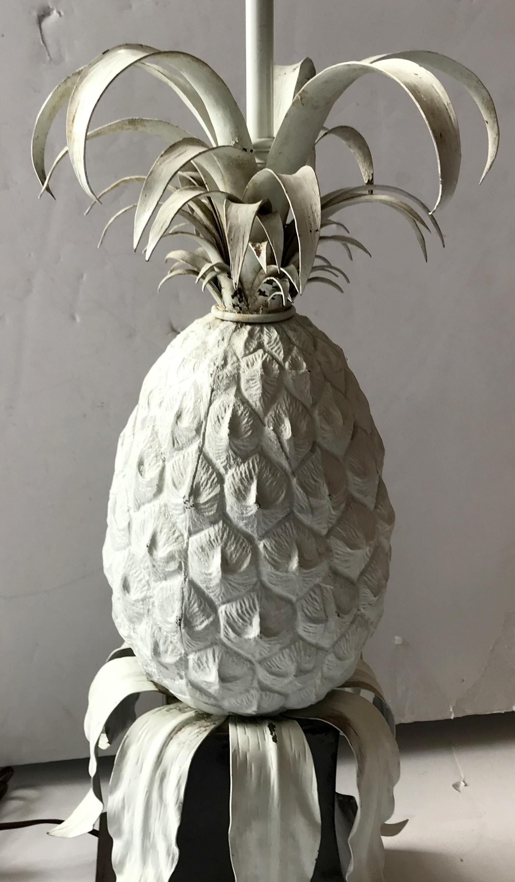 Wonderful Pair of Pineapple Form Painted Tole Made in Italy Table Lamps on Stand In Good Condition In Roslyn, NY