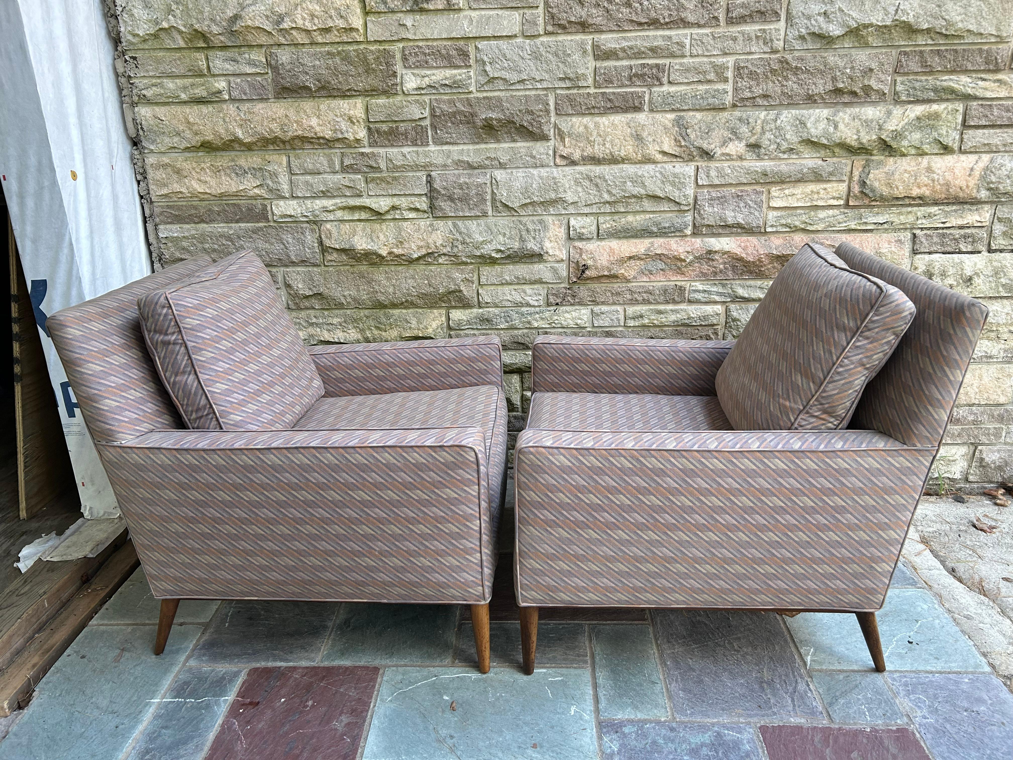 Wunderschönes Paar Paul McCobb Lounge Chairs von Directional USA, ca. 1955, gepolstert, Birke lackiert.  Paul McCobb gilt als einer der einflussreichsten amerikanischen Designer der Jahrhundertmitte, der mit seinen modernen Interpretationen