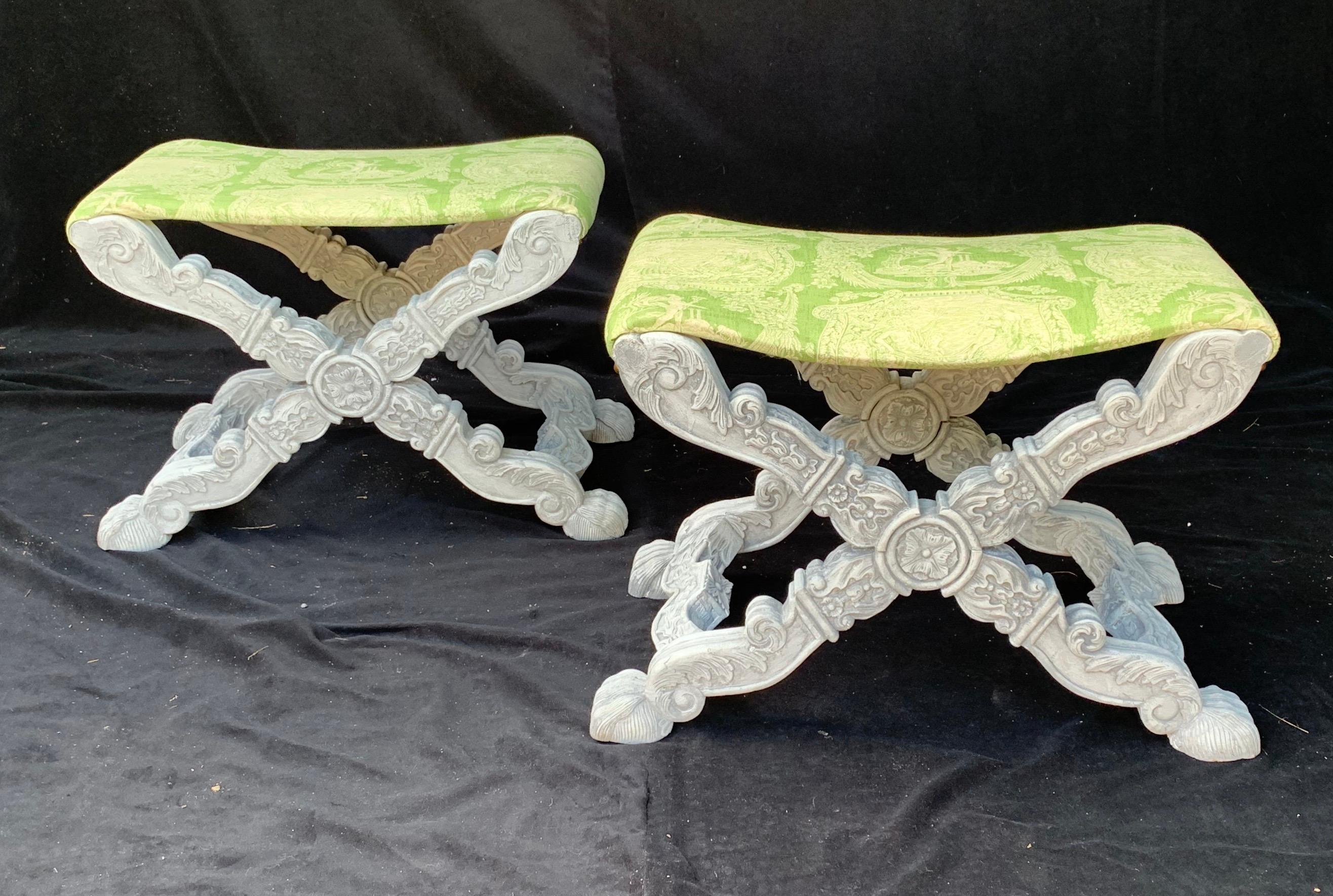 A wonderful pair of Regency style X form carved white wash benches with green silk chinoiserie fabric and nailheads

Measures: Height 18 inches, width 27 inches, depth 16 inches.
  