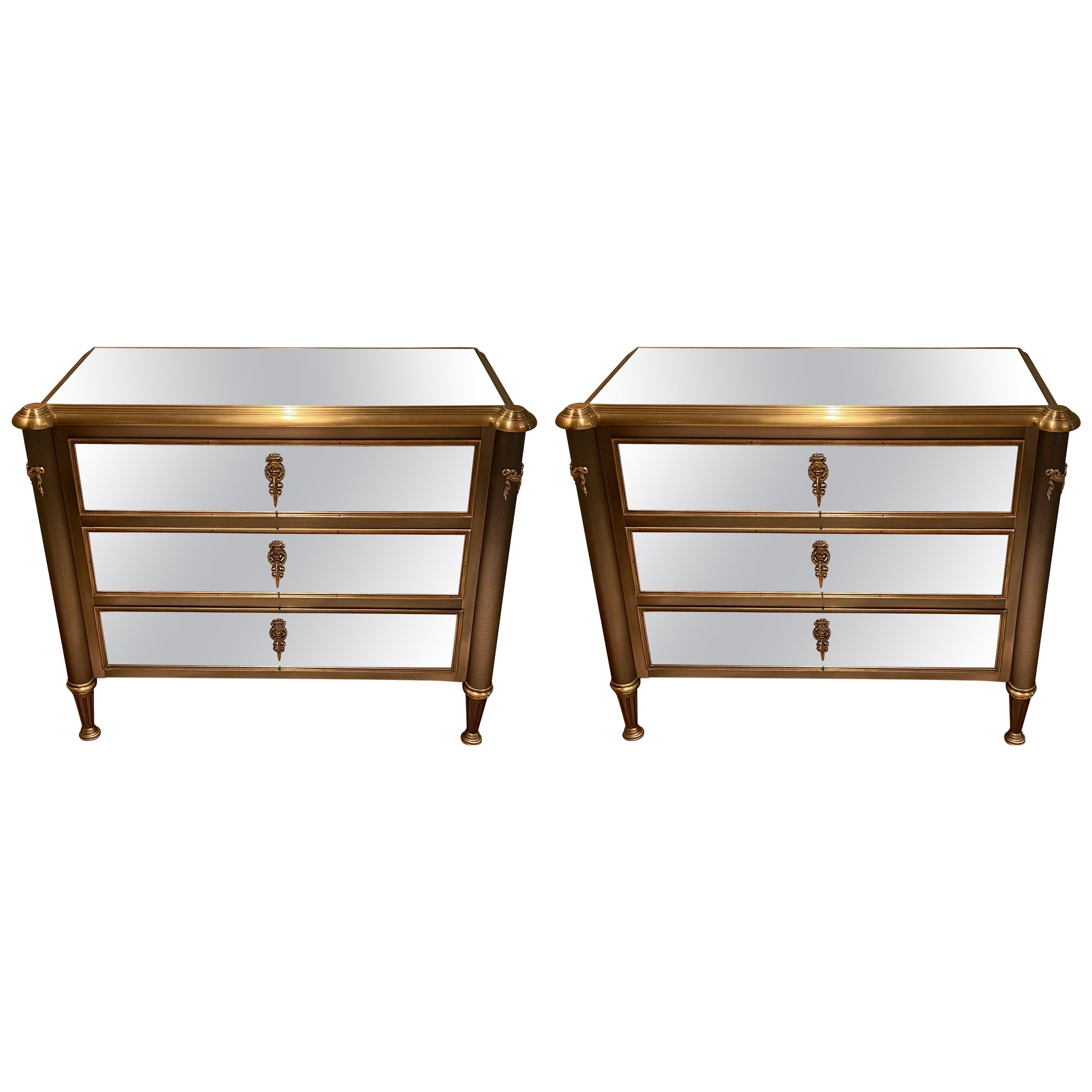 Meravigliosa coppia di armadi Regency Neoclassici con specchi e bronzo ormolato in vendita