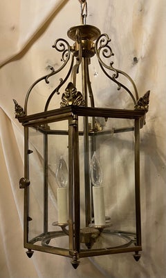 Maravilloso par de lámparas octogonales de cristal y bronce de Vaughan