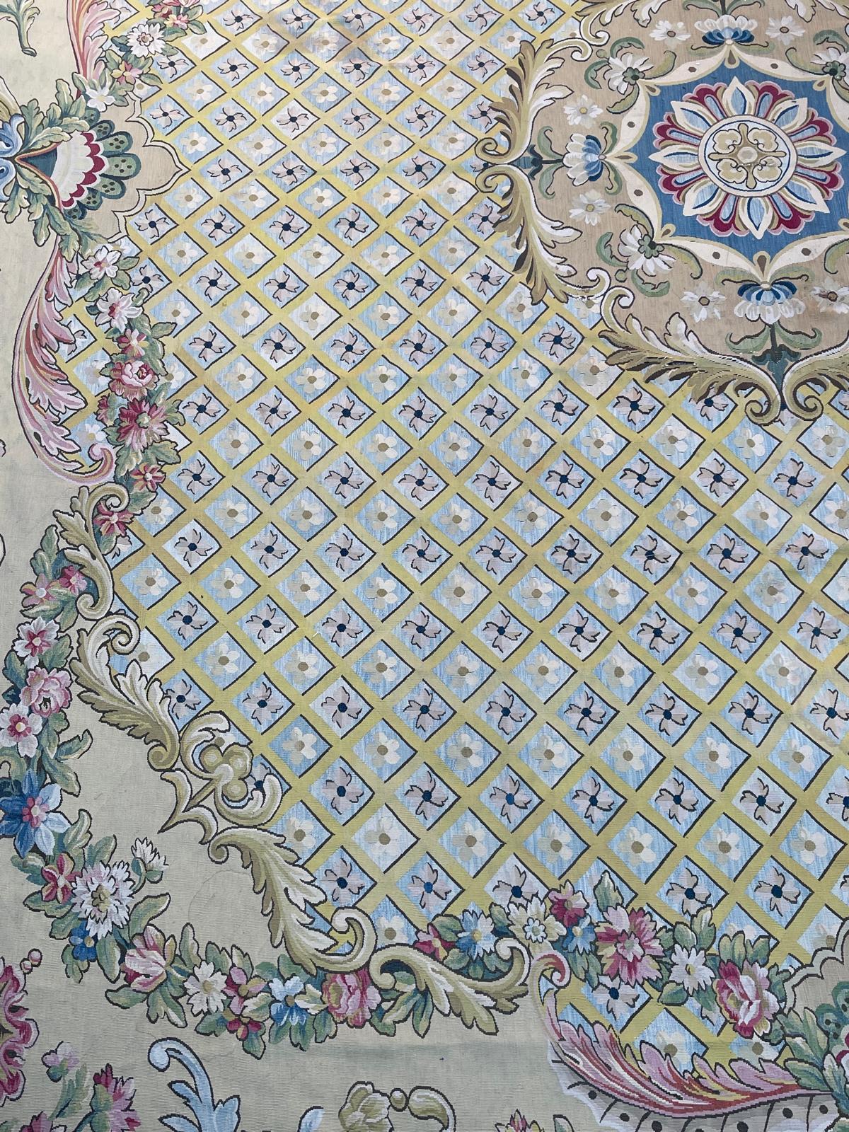 Wonderful palace size oversized antique French Aubusson rug carpet In Good Condition For Sale In Saint Ouen, FR