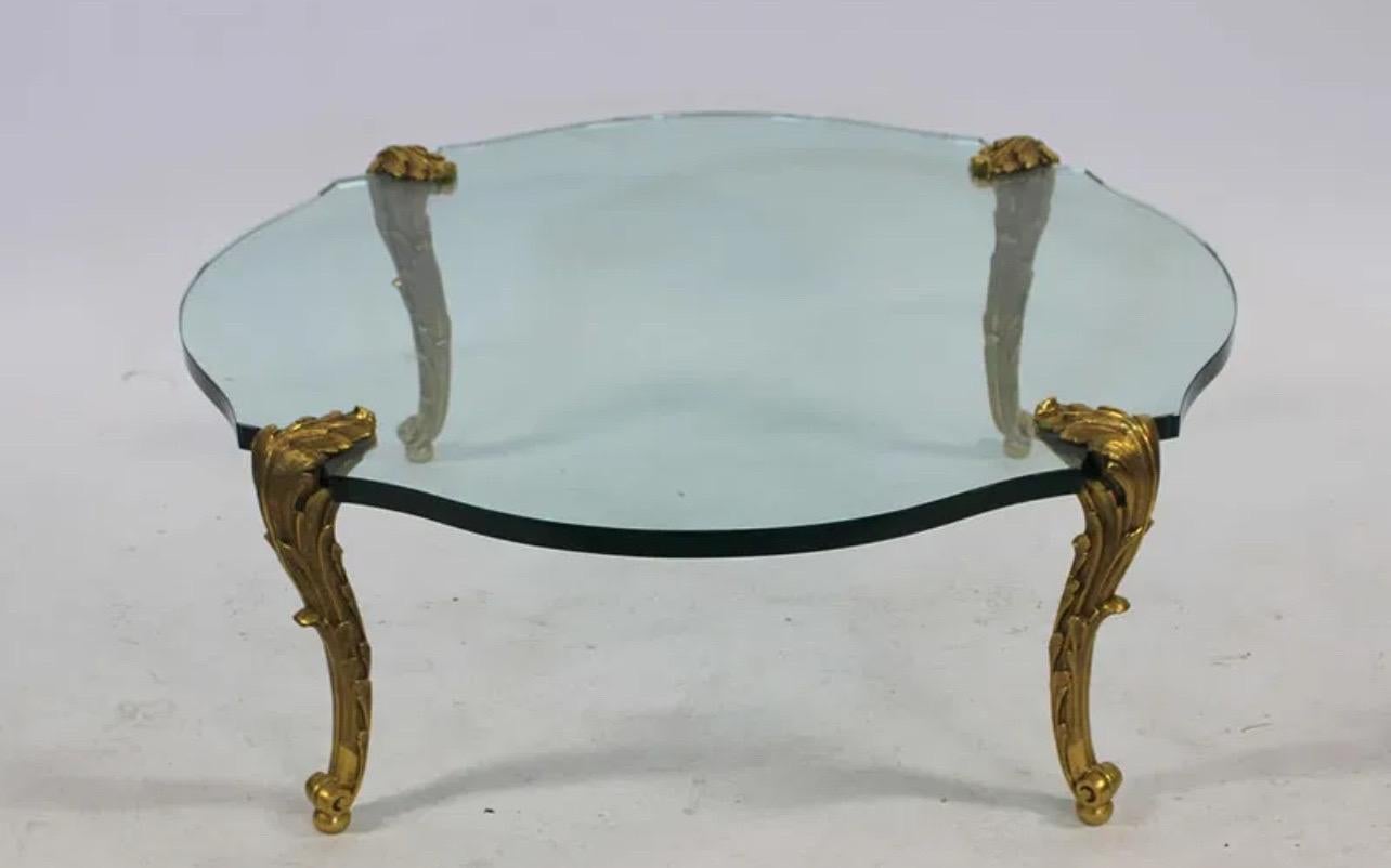 Merveilleux P.E. Guerin Louis XV Leaf Form Bronze Oval Glass Coffee Cocktail Table Bon état - En vente à Roslyn, NY