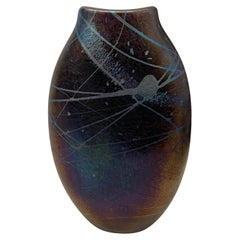 Maravillosa Escultura de Vidrio Artístico del Estudio Británico Peter Layton Jarrón Oval Iridiscente