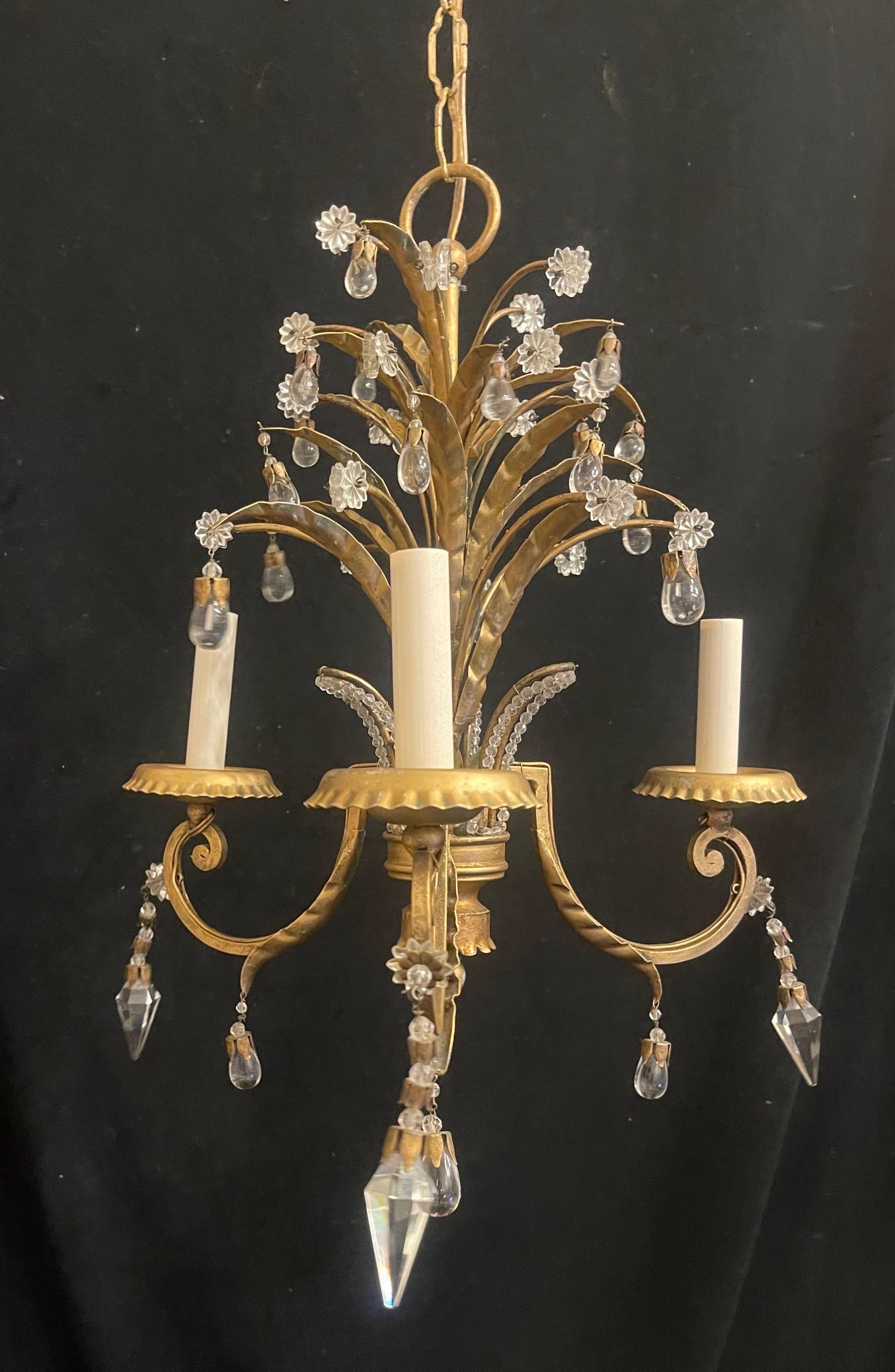 Wunderschöne kleine Kristall-Tropfen-Goldpalme  Blatt Perlen Tole Kronleuchter Fixture im Zustand „Gut“ im Angebot in Roslyn, NY