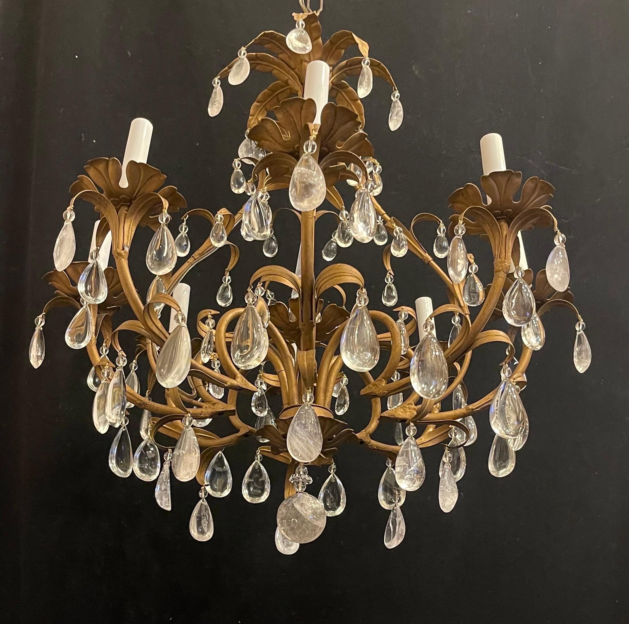 Belle Époque Merveilleux petit lustre à huit lumières de la Maison Baguès en cristal de roche. en vente