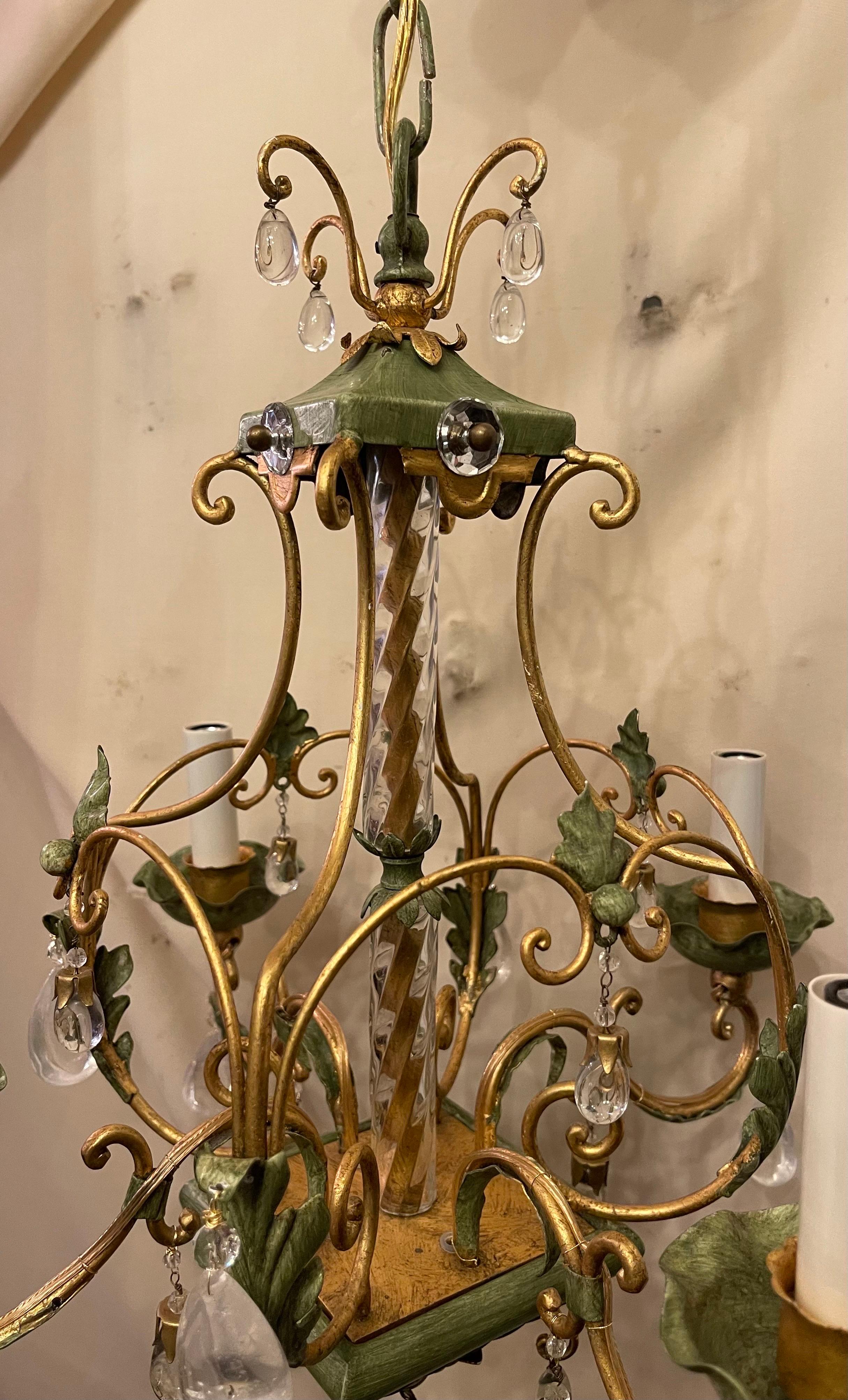 Wunderschöner Petite Four Light Maison Baguès Bergkristall Tole Französischer Kronleuchter (20. Jahrhundert) im Angebot