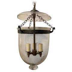 Maravillosa lámpara de 3 luces «Petite Vaughan» con campana de cristal y latón