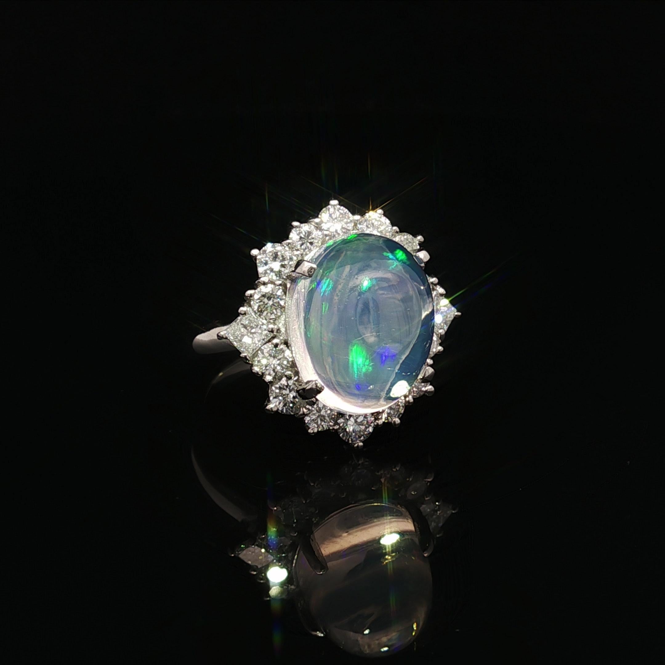Merveilleuse bague en platine 7.52ctw Fiery Jelly Opal w/ Diamond Halo Statement Ring en vente 5