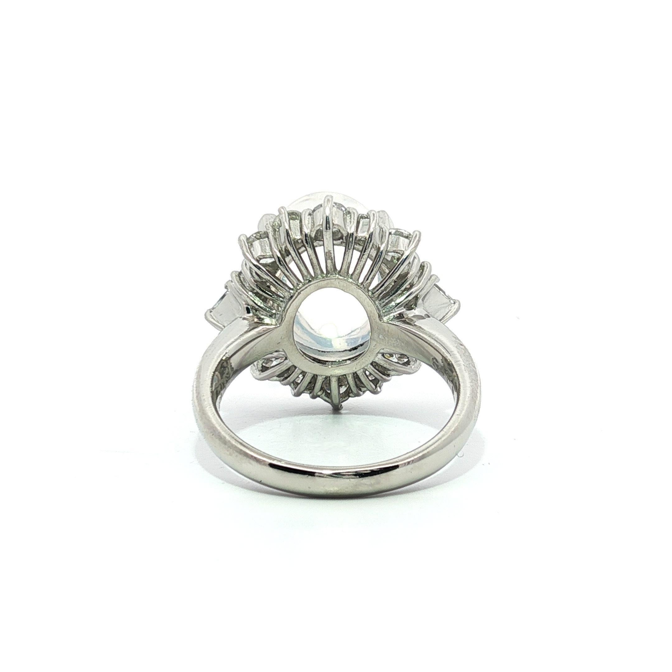 Merveilleuse bague en platine 7.52ctw Fiery Jelly Opal w/ Diamond Halo Statement Ring en vente 2