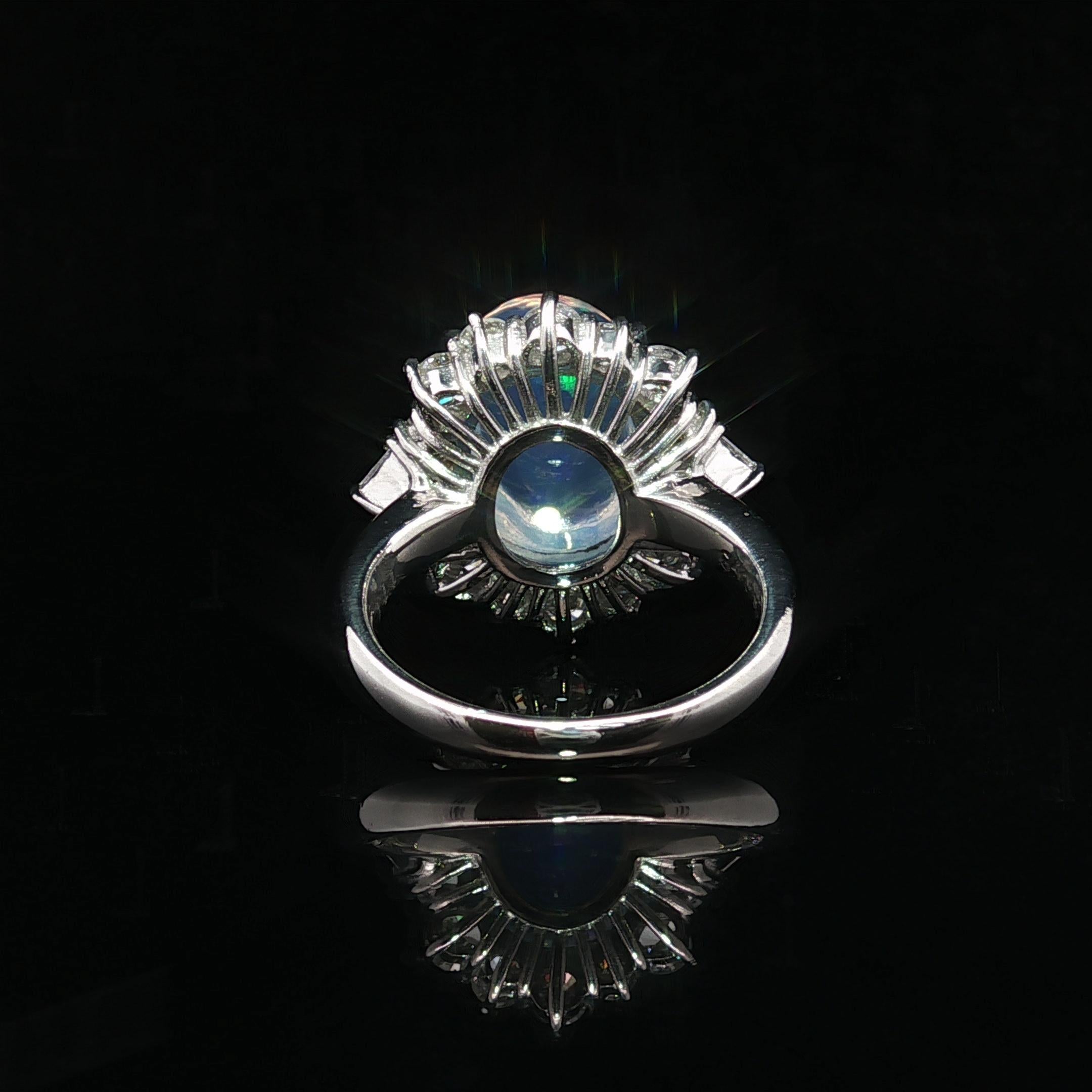 Merveilleuse bague en platine 7.52ctw Fiery Jelly Opal w/ Diamond Halo Statement Ring en vente 3