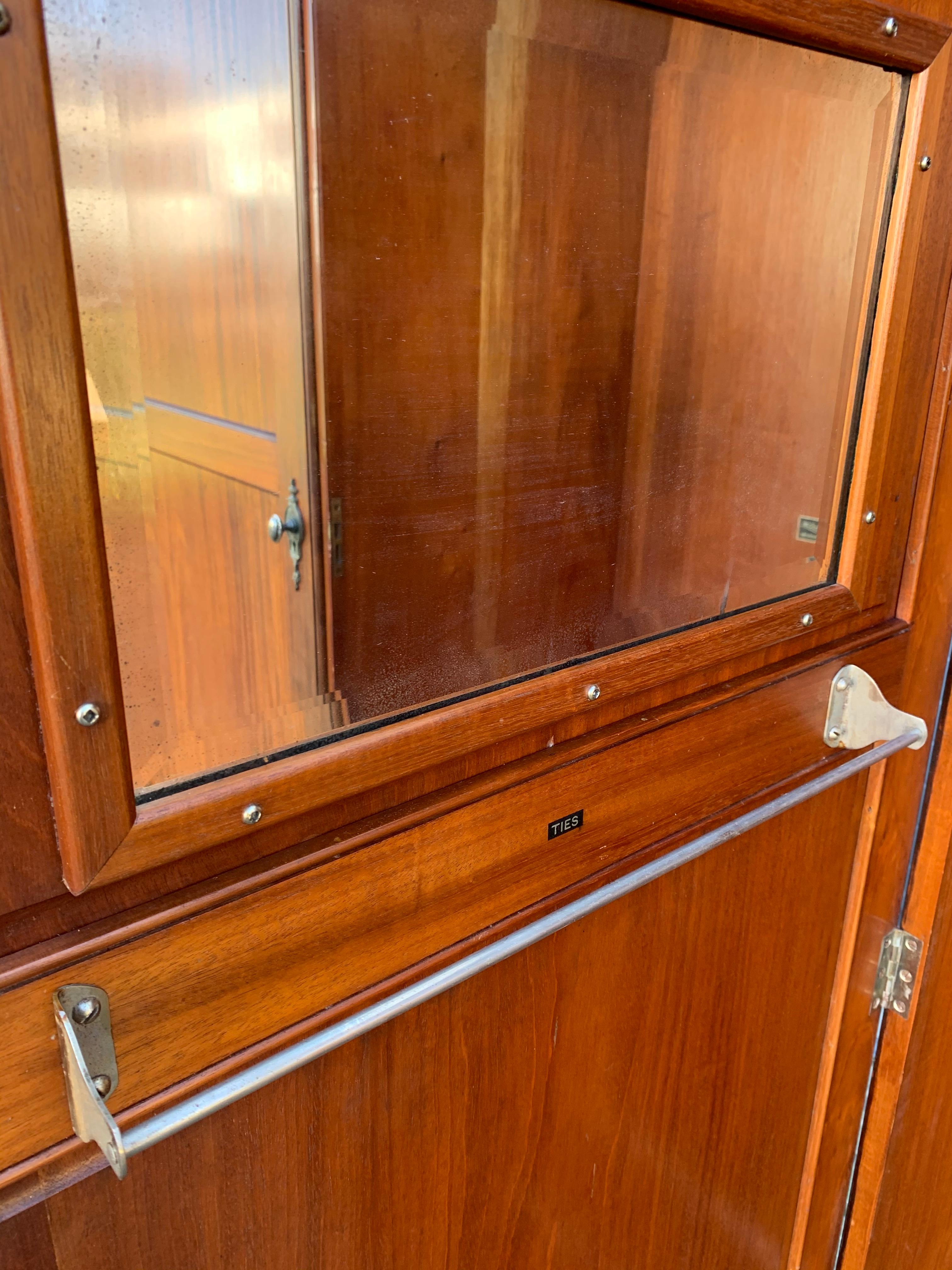 Wonderful & Practical Early 1900 English Mahogany Gentleman's Compactom Wardrobe 8