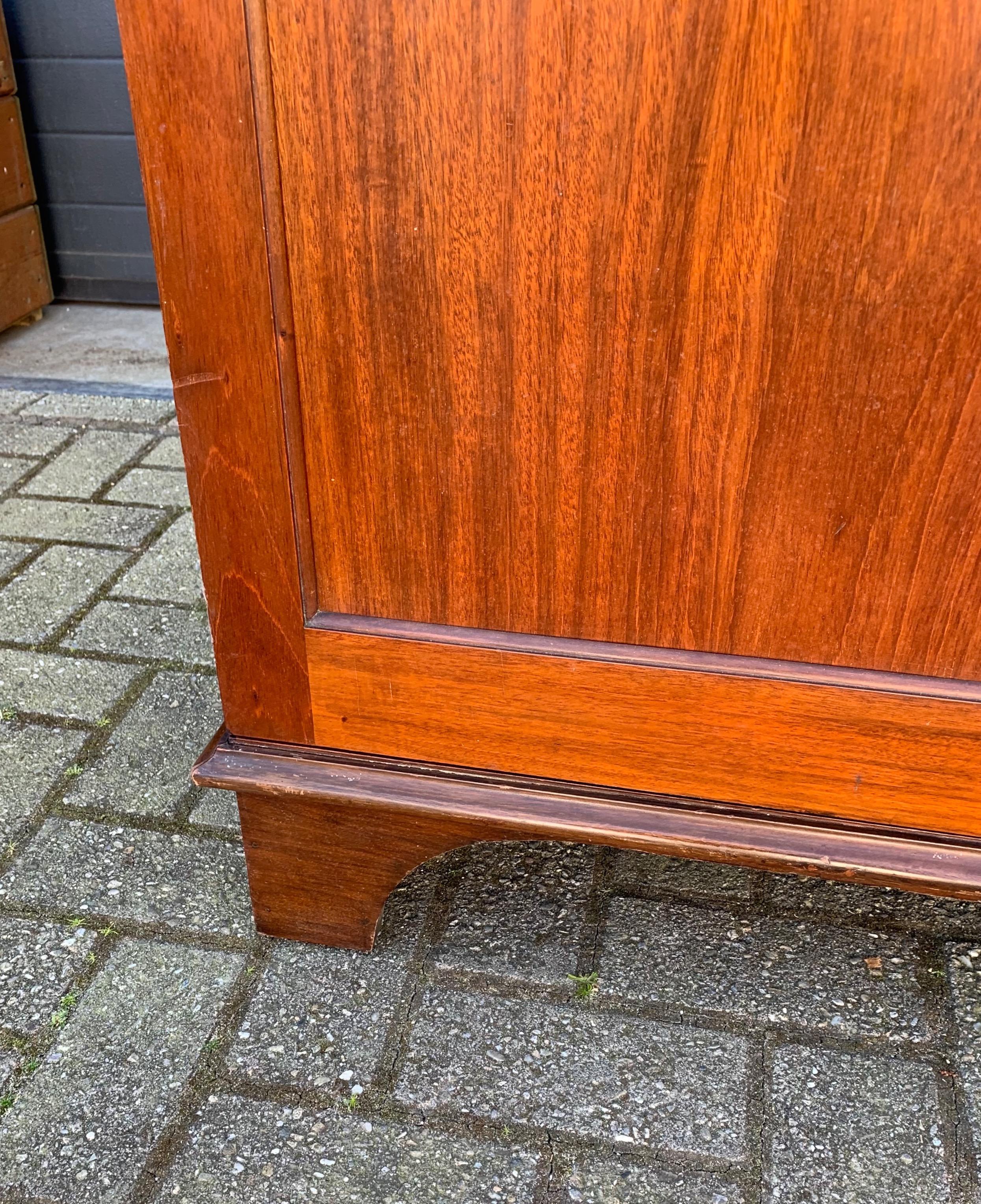 Wonderful & Practical Early 1900 English Mahogany Gentleman's Compactom Wardrobe 10