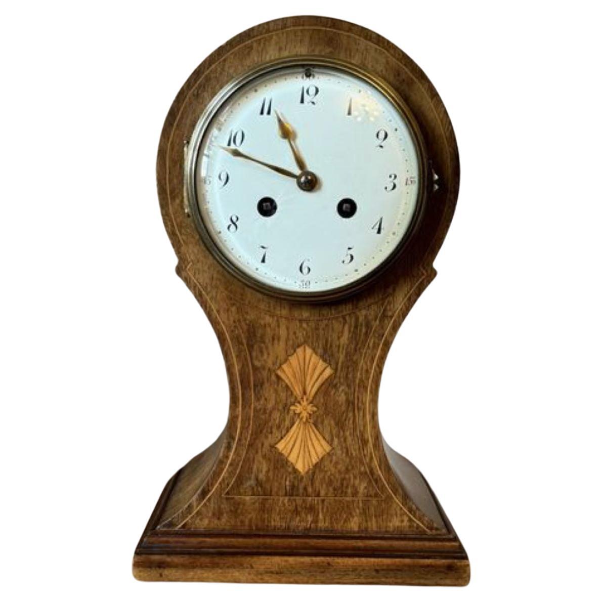 Magnifique horloge de cheminée édouardienne ancienne en acajou incrusté en forme de ballon 