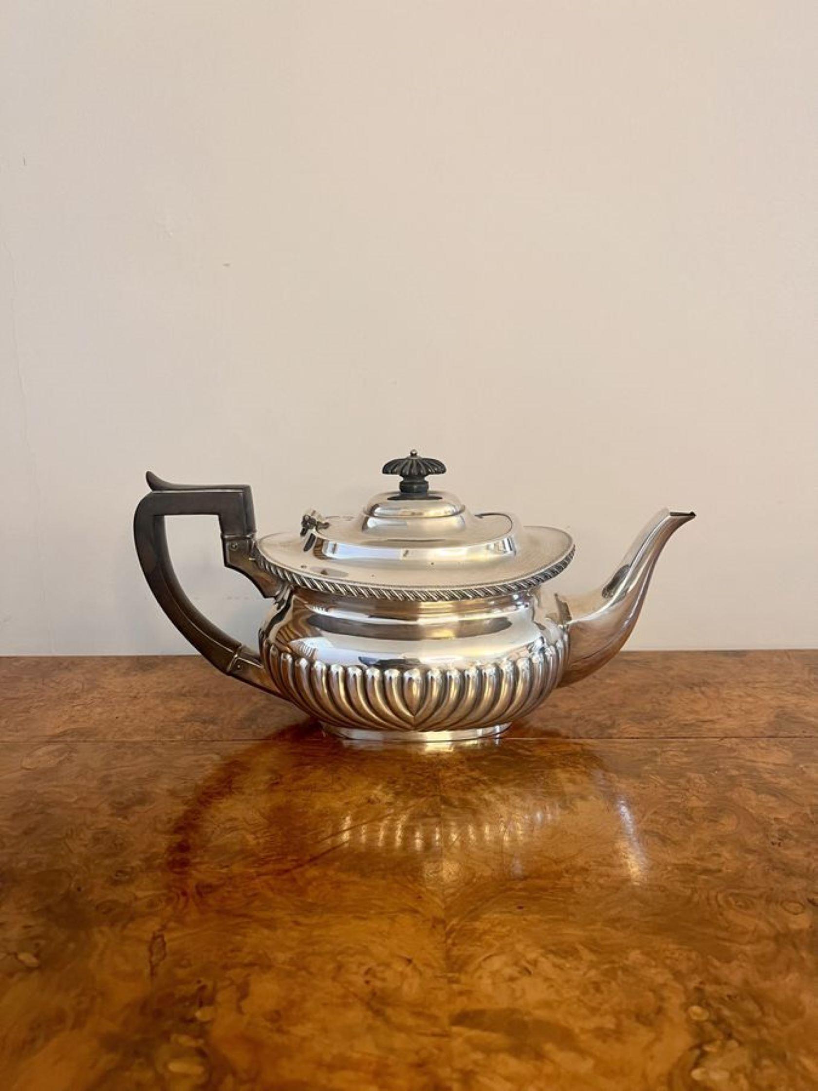 Wunderschöne Qualität antike Edwardian drei Stück Tee-Set im Zustand „Gut“ im Angebot in Ipswich, GB