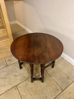 Wonderful quality antique oak drop leaf gateleg table