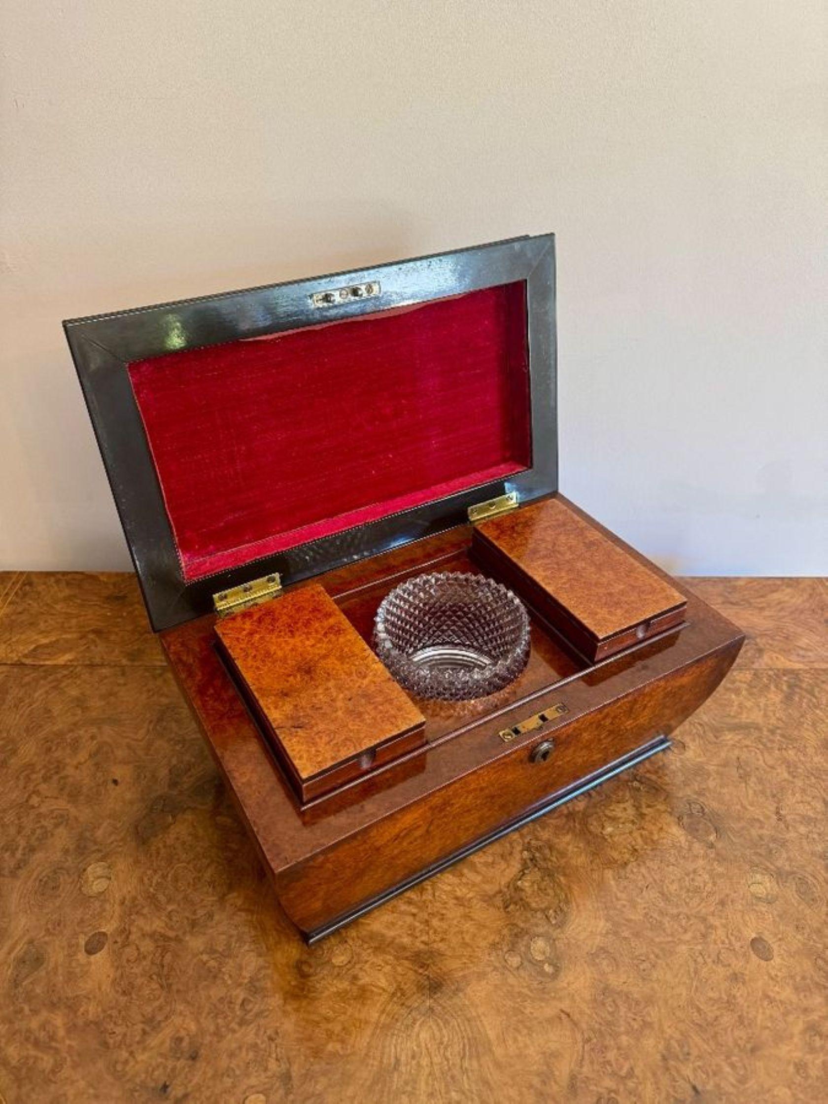 Caja de té antigua de nogal con rebabas de la Regencia, de gran calidad en venta 3