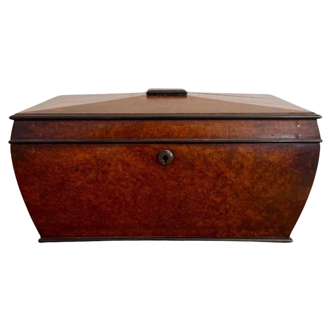 Caja de té antigua de nogal con rebabas de la Regencia, de gran calidad
