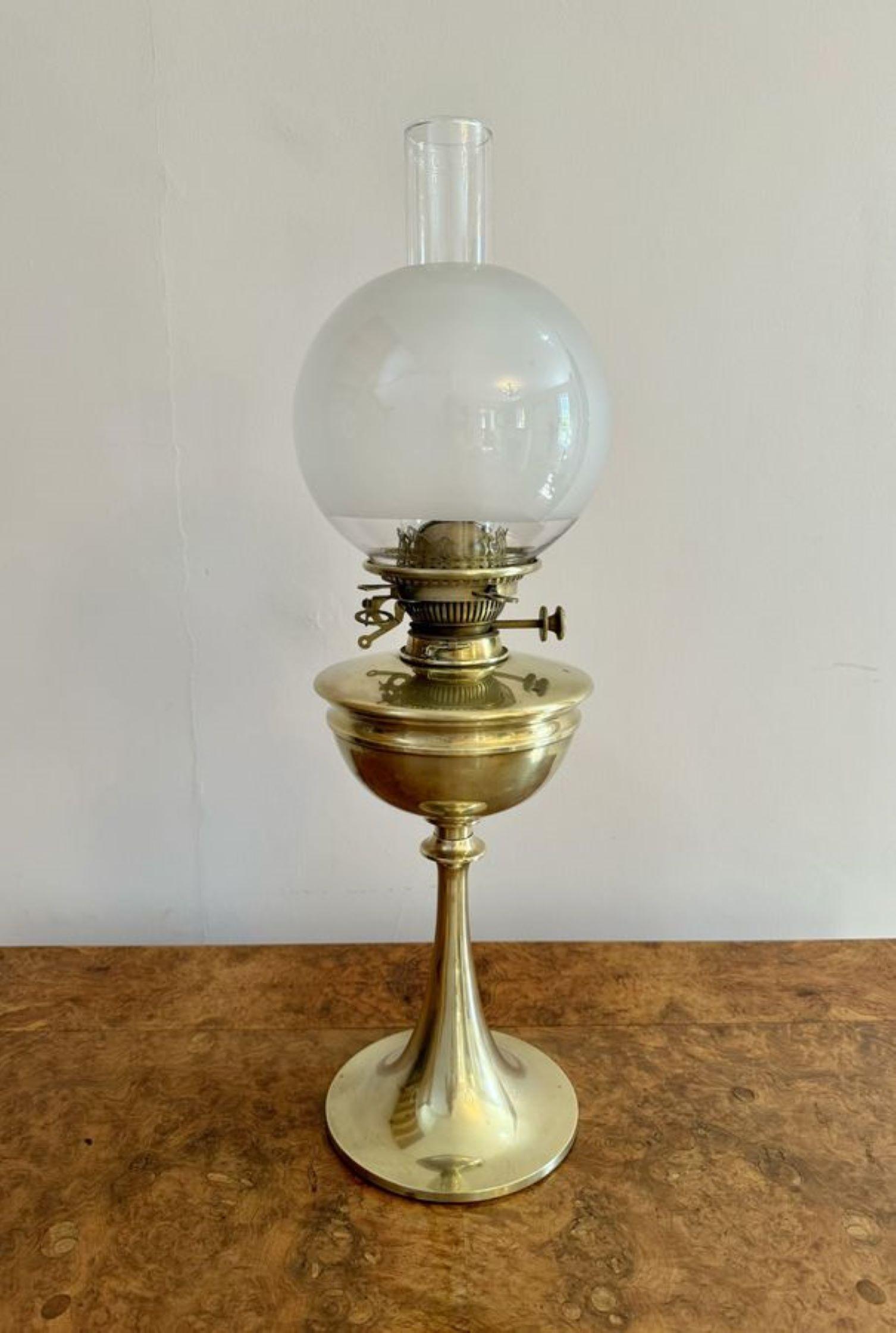 Wonderful quality antique Victorian brass oil lamp by Hinks and Sons  In Good Condition For Sale In Ipswich, GB