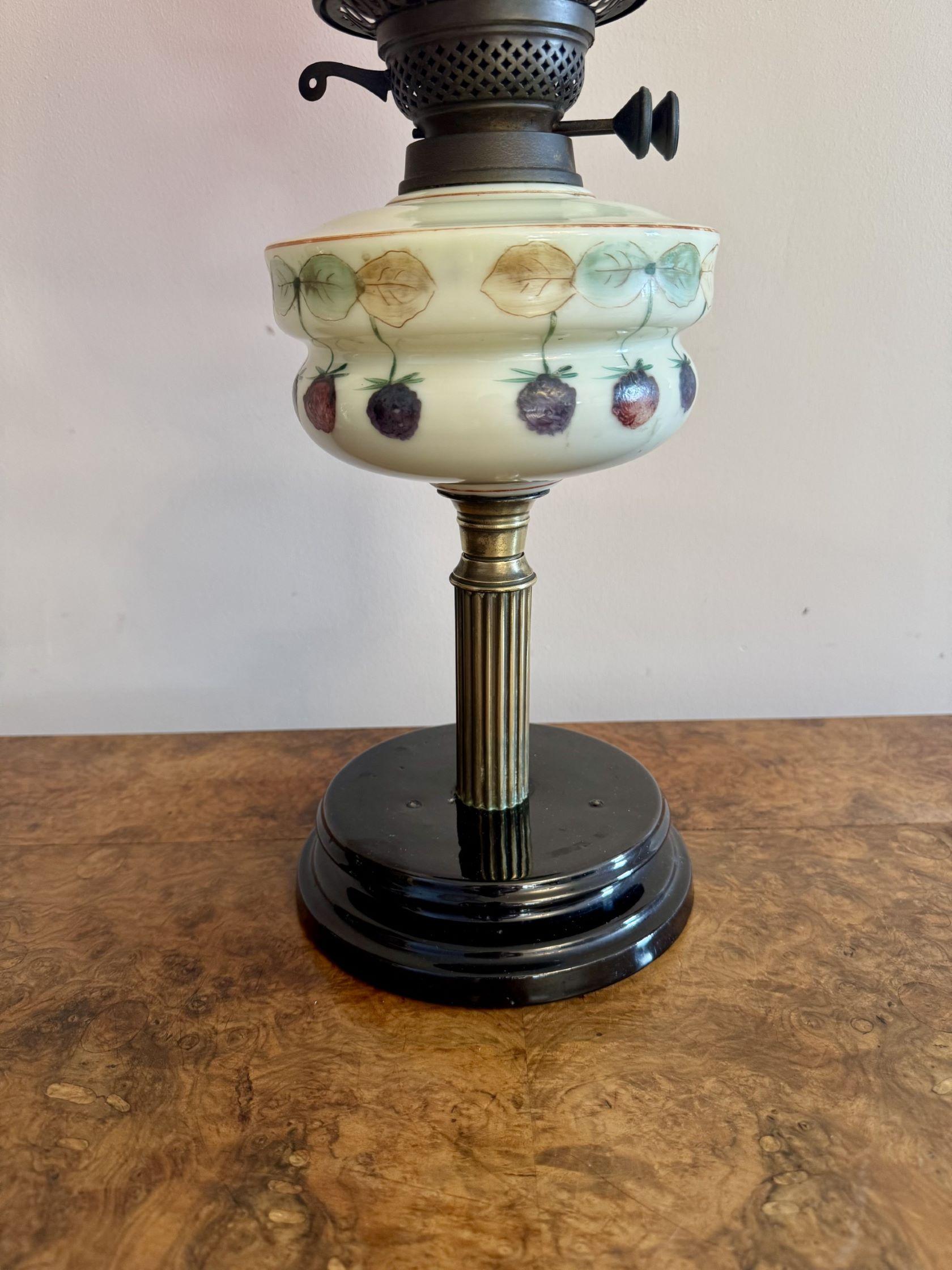 Lámpara de aceite victoriana antigua de maravillosa calidad Pintado a mano en venta