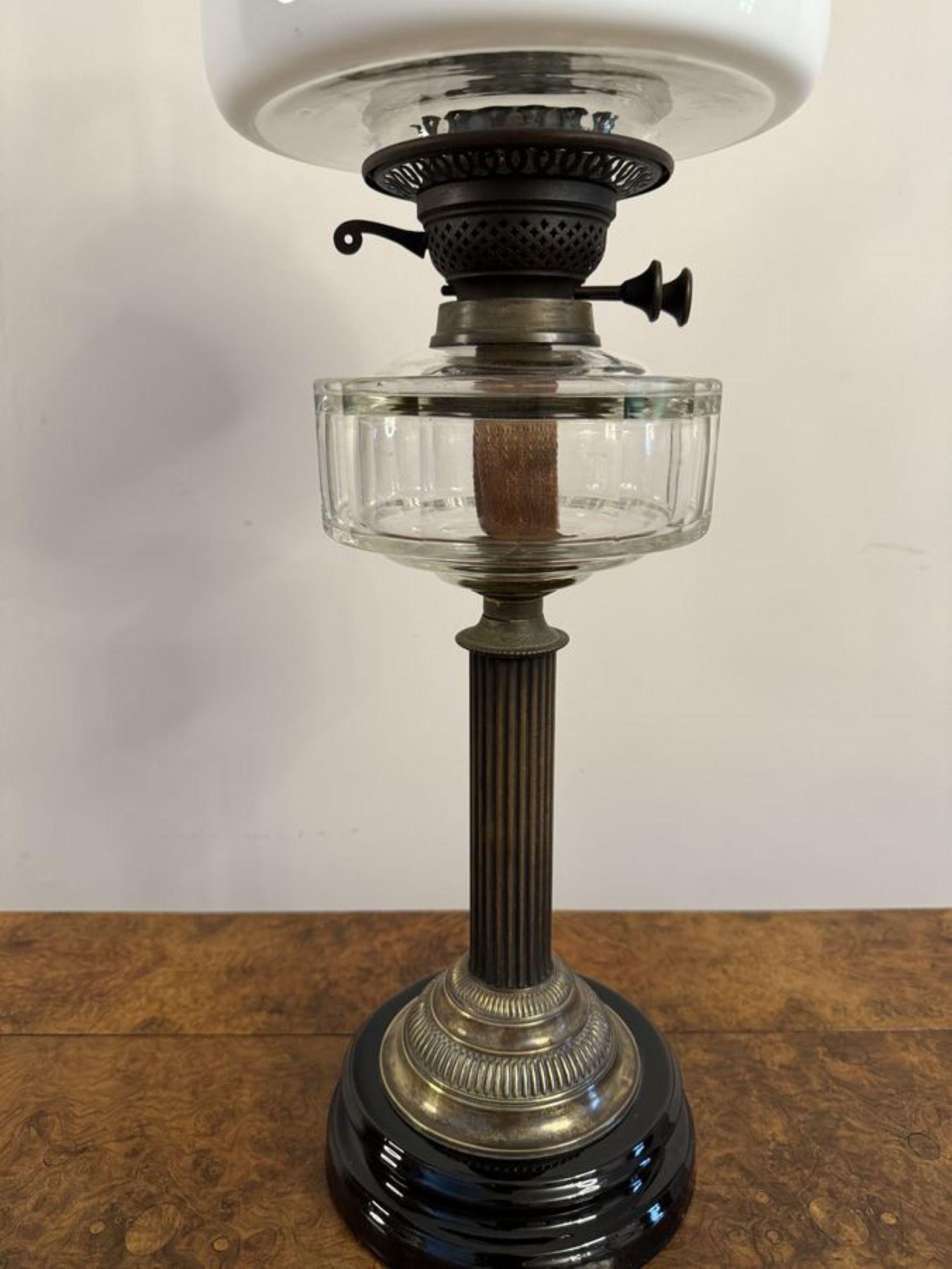 Lampe à huile victorienne ancienne de belle qualité Bon état - En vente à Ipswich, GB