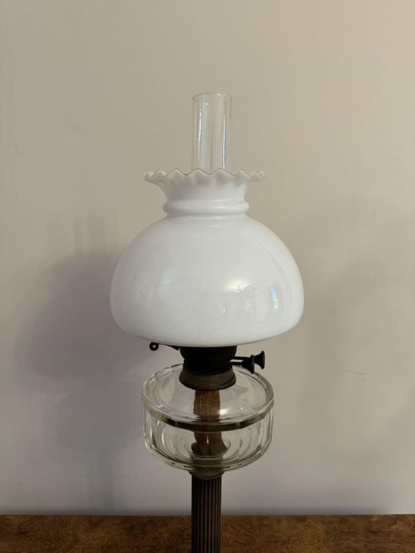 XIXe siècle Lampe à huile victorienne ancienne de belle qualité en vente