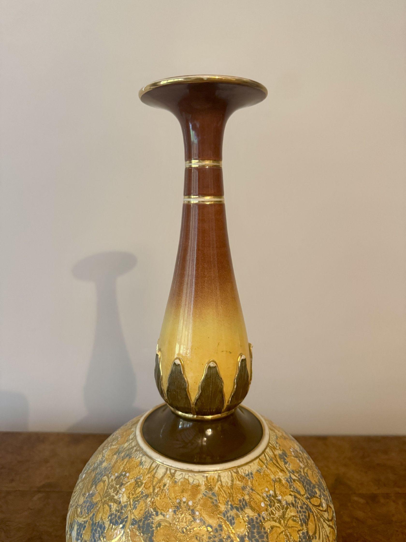 Britannico Vaso Doulton antico di grandi dimensioni e di ottima qualità in vendita