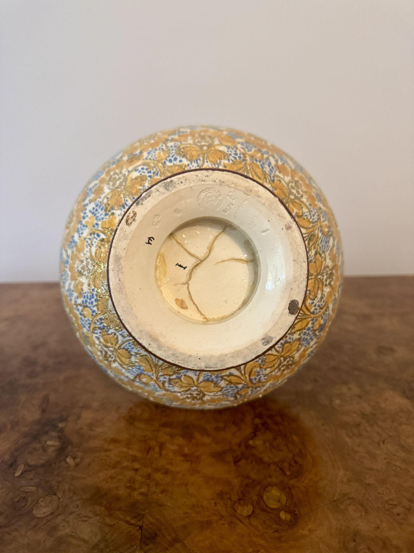 Ceramica Vaso Doulton antico di grandi dimensioni e di ottima qualità in vendita