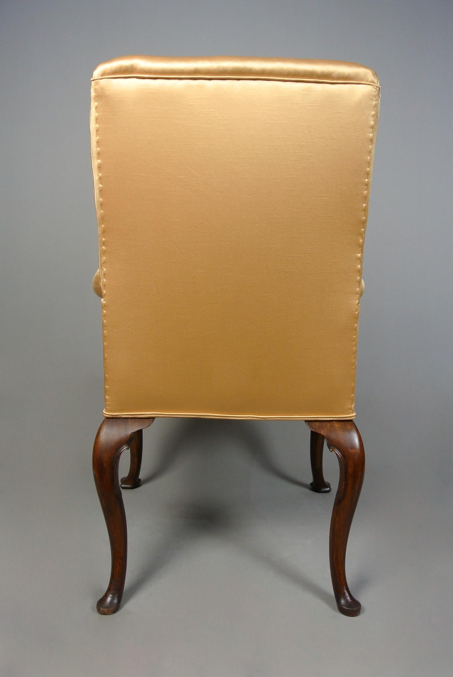 Fine XIX secolo Meravigliosa poltrona ad ala in legno di noce Queen Anne Design C.C. 1880 in vendita