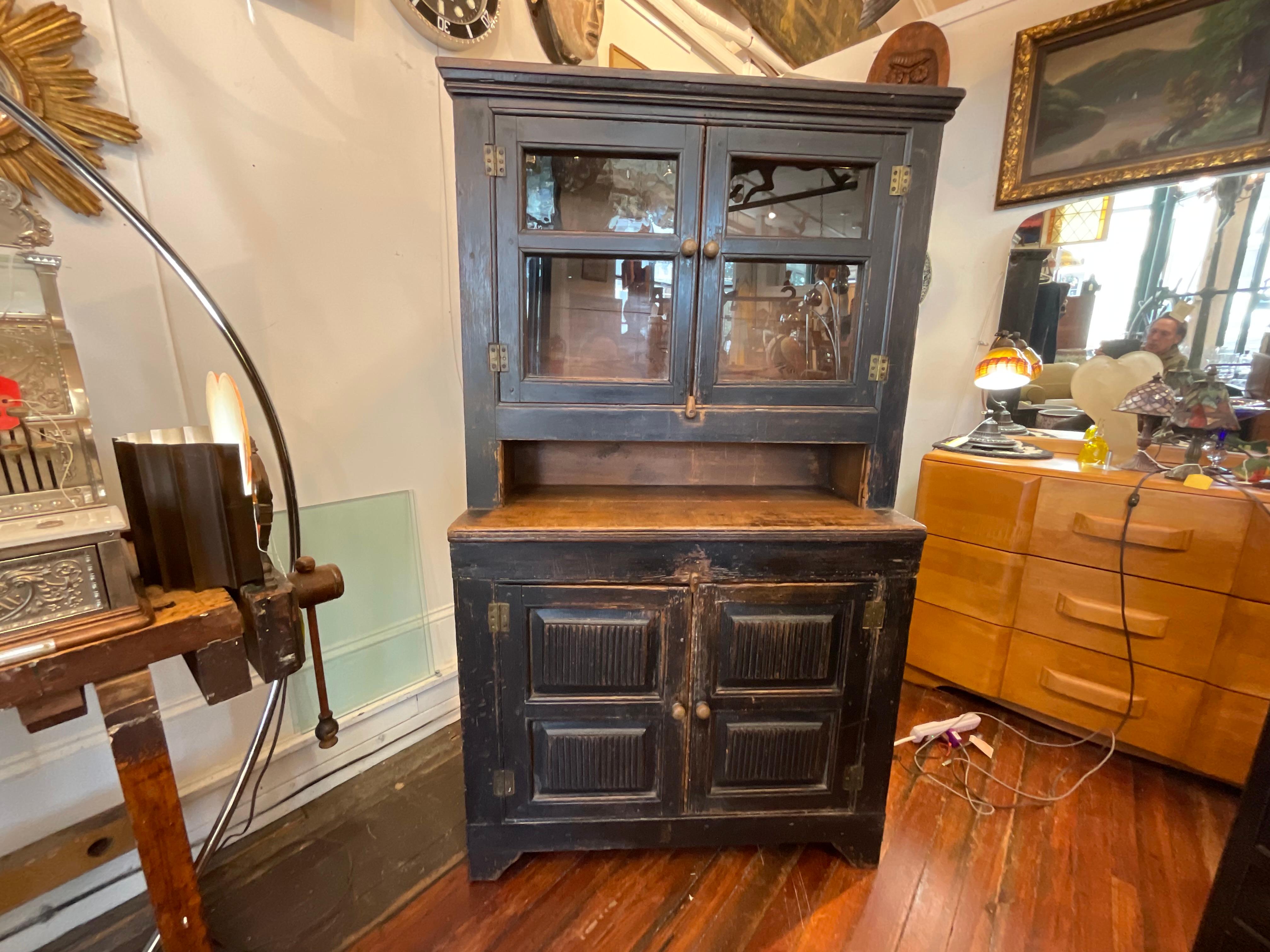 Wonderful Rare Distressed Early 19th Century Canadian Hutch Cupboard In Distressed Condition In Hopewell, NJ