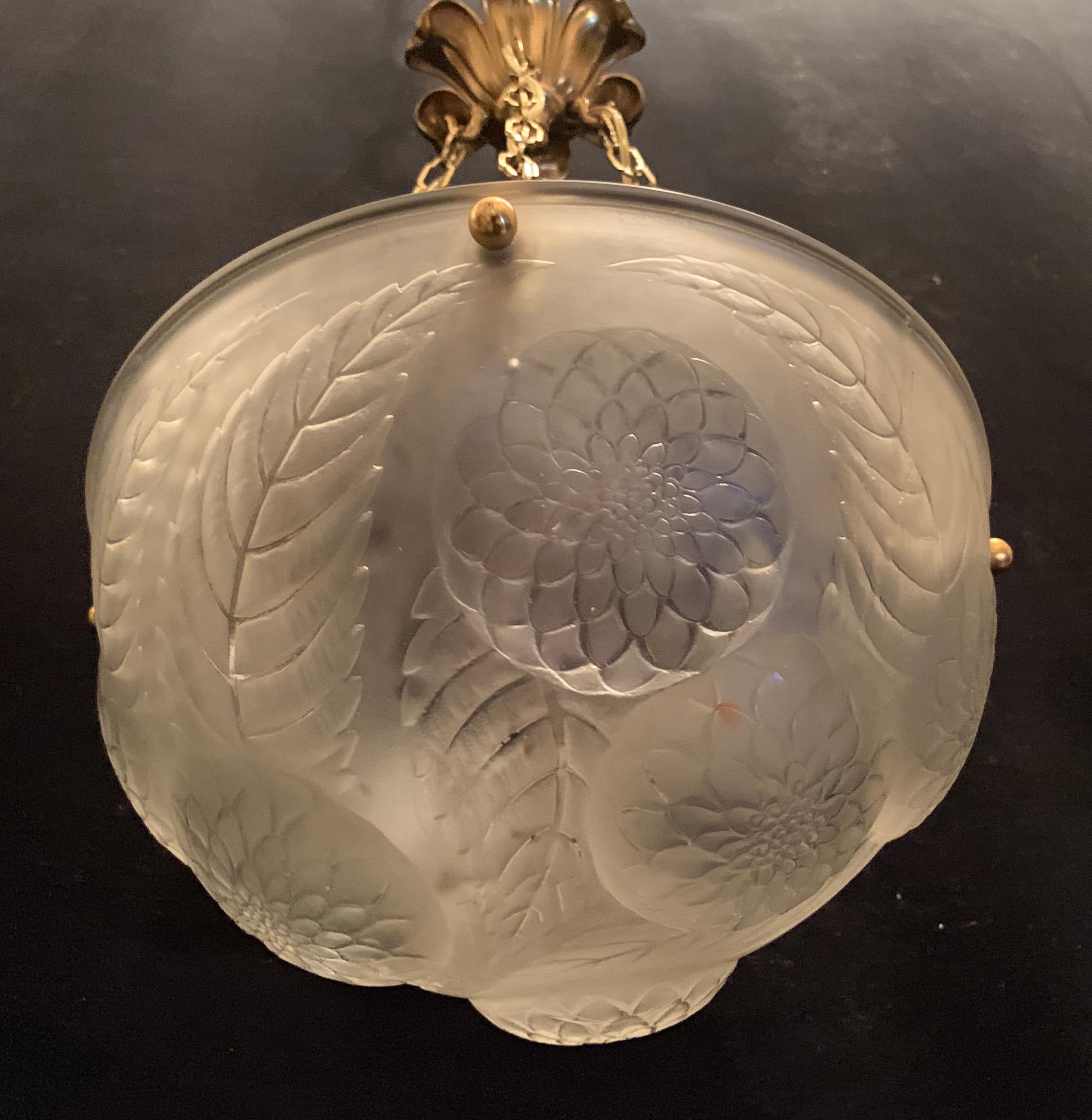 Wonderful René Lalique Dahlias Art Deco Crystal Bowl Ceiling Fixture Chandelier In Good Condition In Roslyn, NY