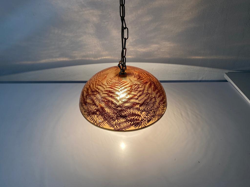 Wonderful Resin Shade with Real Leafs Pendant Lamp, 1970s Italy In Good Condition In Hagenbach, DE