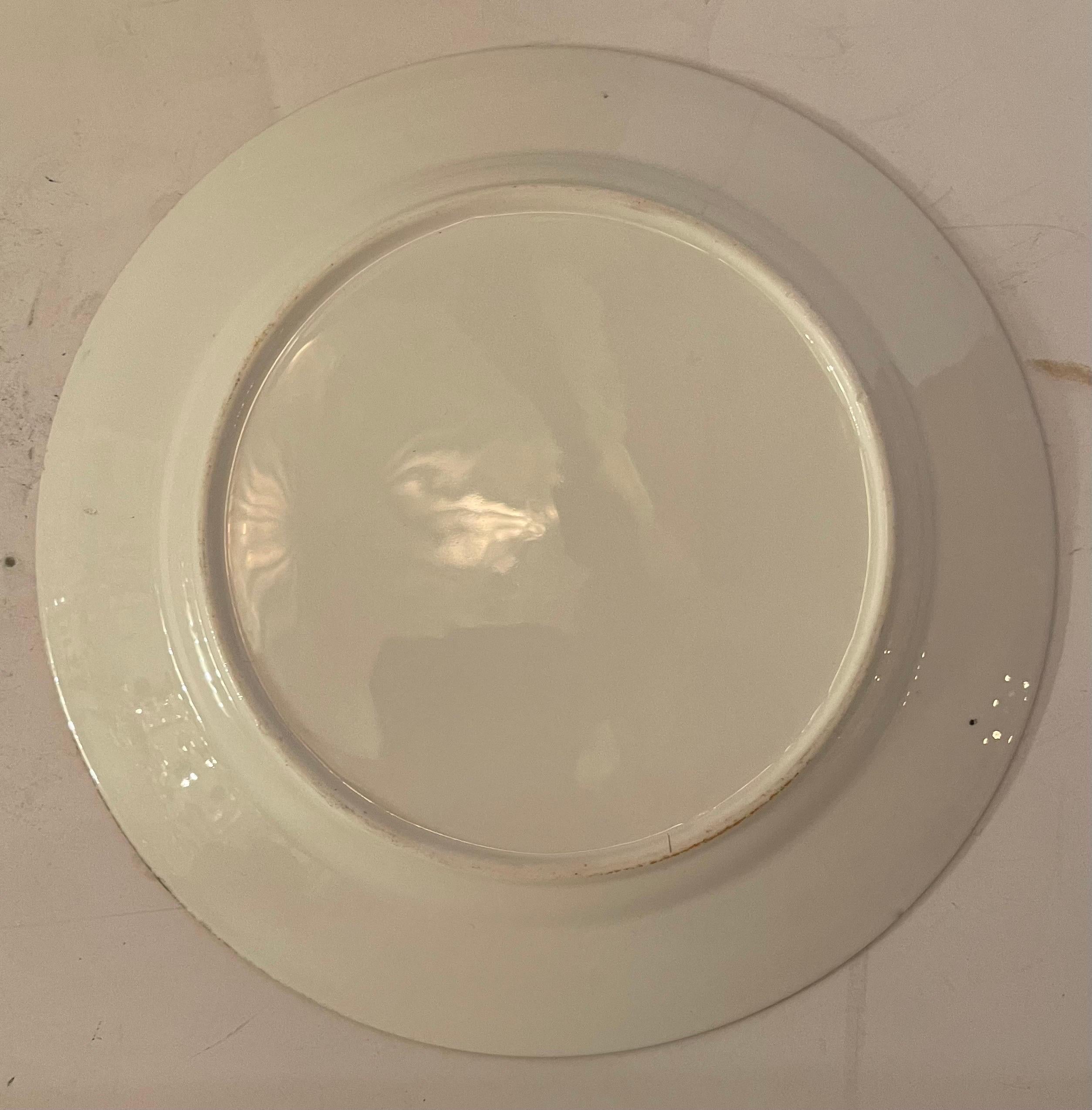 Dipinto a mano Splendido servizio di 12 piatti da pranzo e da dessert in porcellana dipinta a mano Chinoiserie in vendita