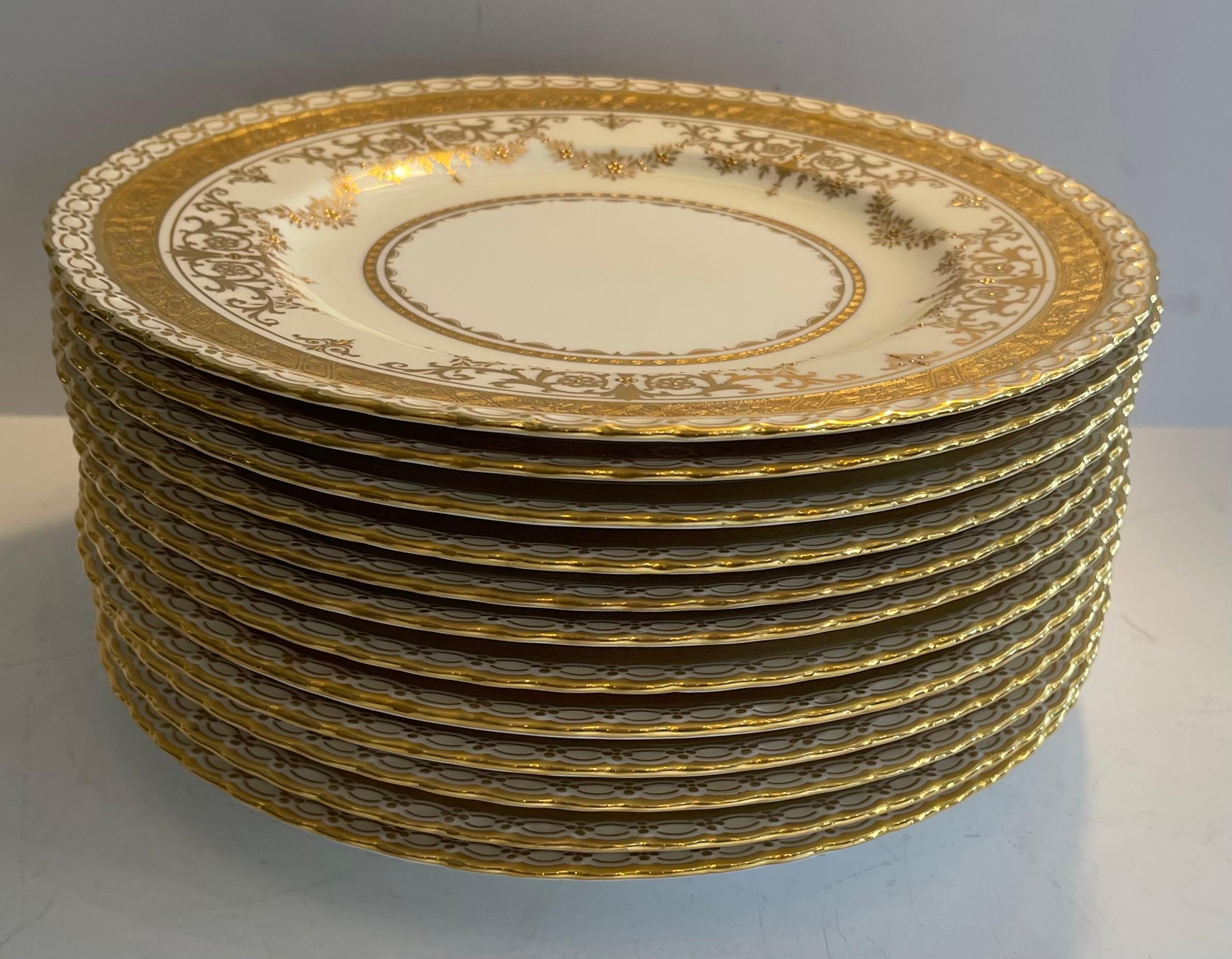 Belle Époque Merveilleux service 12 assiettes plates Minton Ovington's Raised Gold peintes à la main  en vente